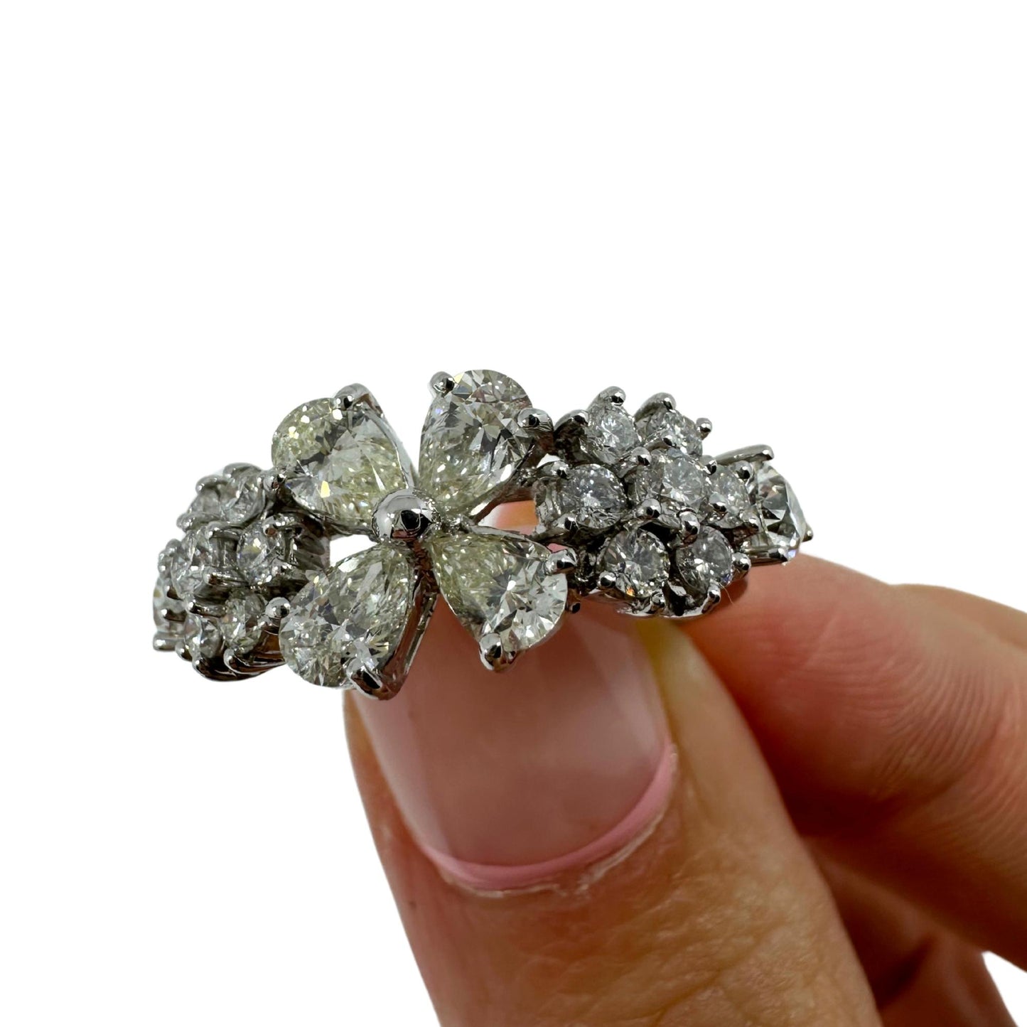 18k White Gold Pear Cut Diamond Ring