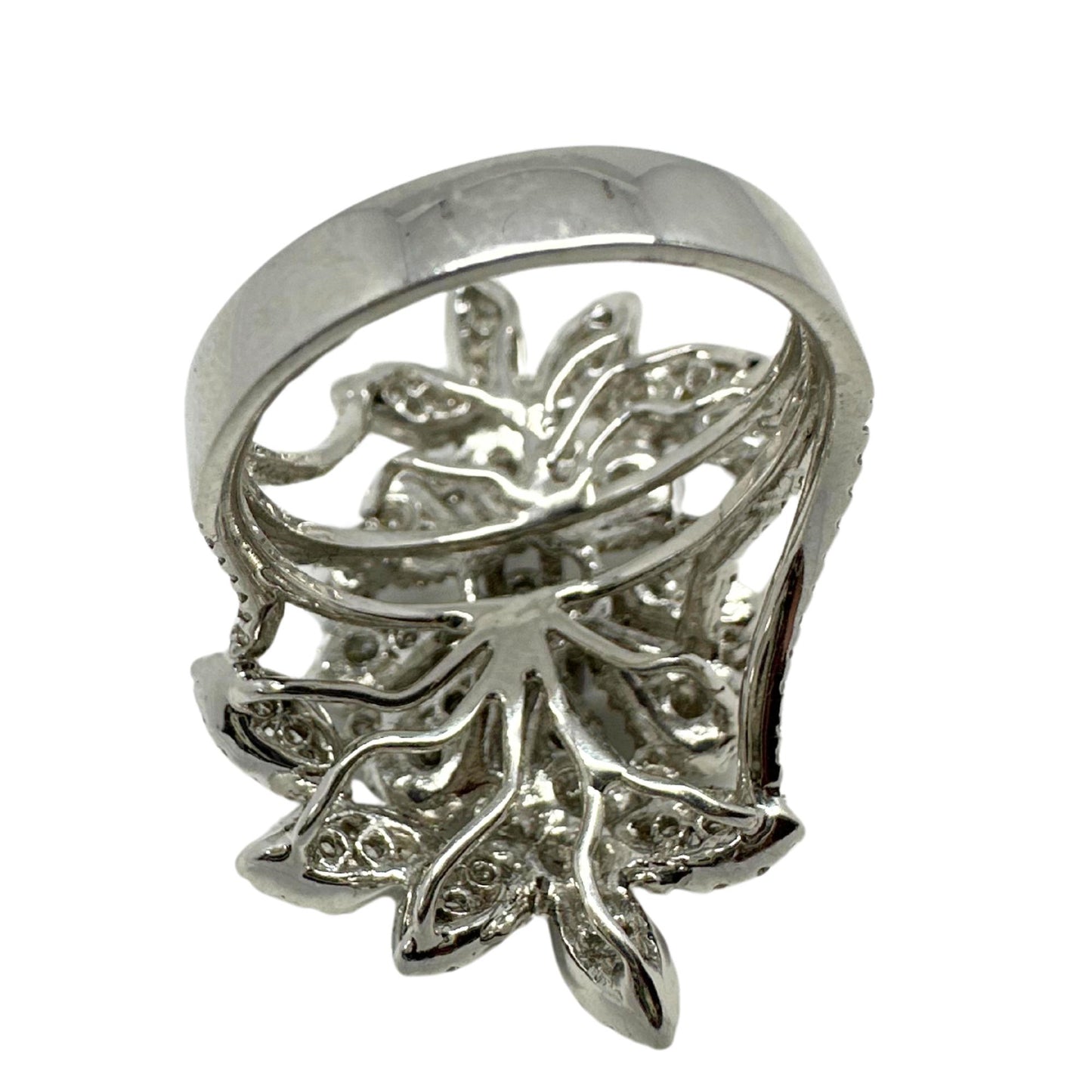 18K White Gold Diamond Flower Cocktail Ring