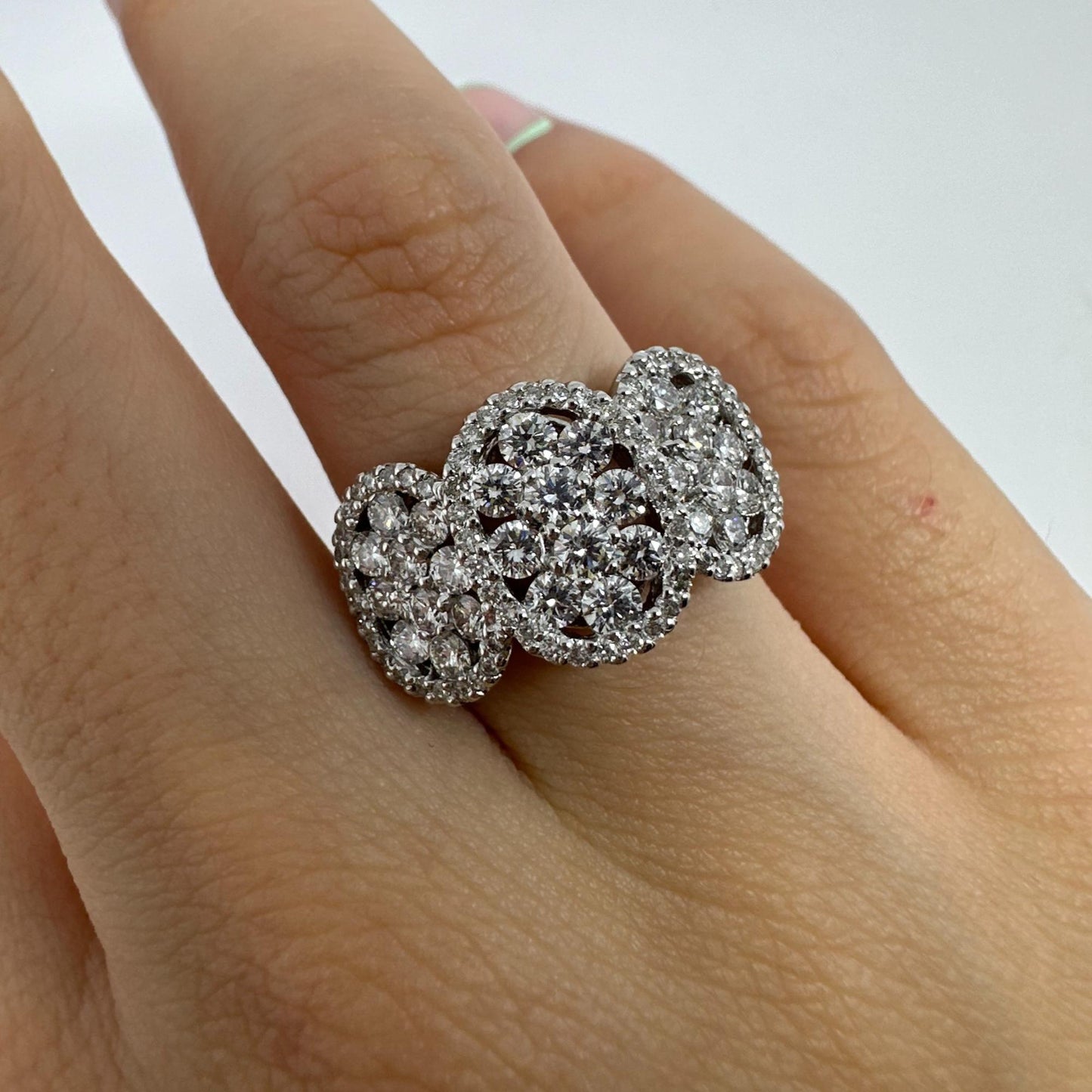18K White Gold Diamond Cluster Ring