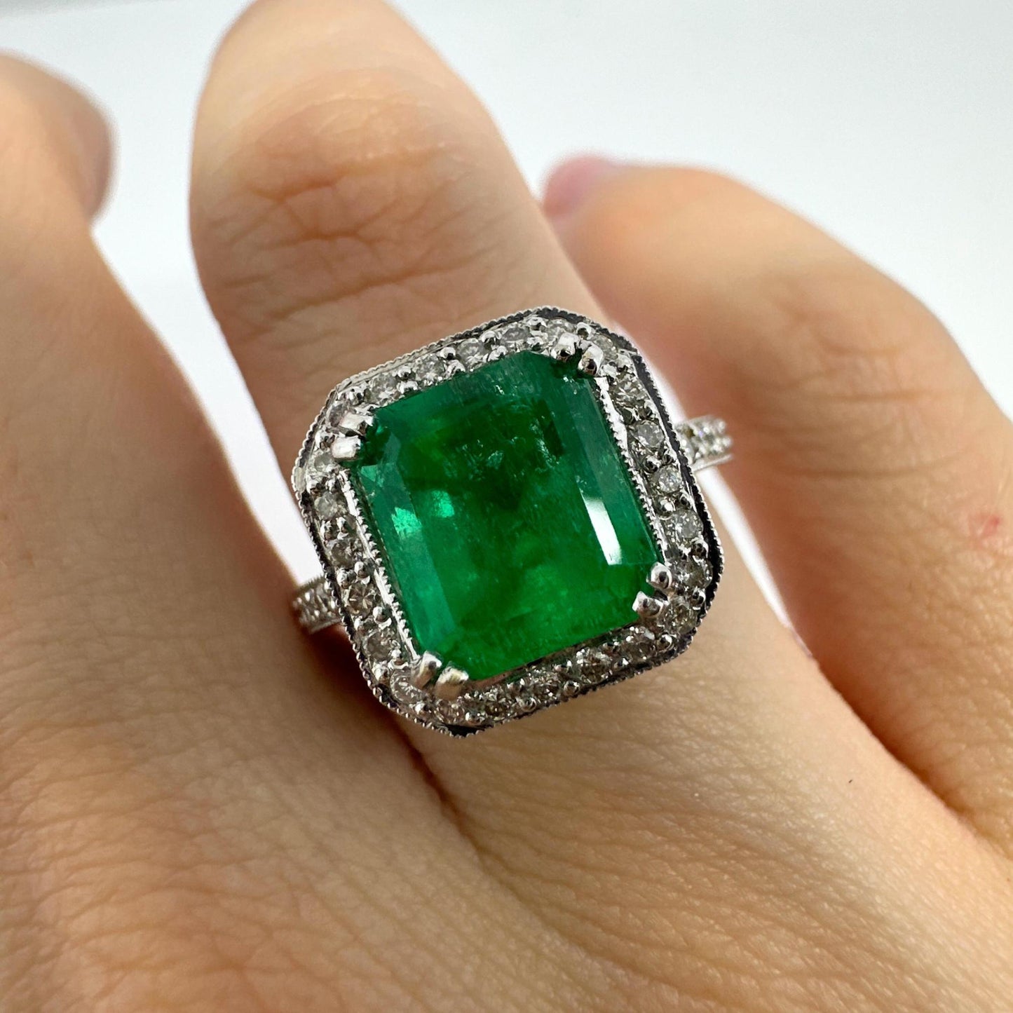 18K White Gold Diamond and Emerald Ring