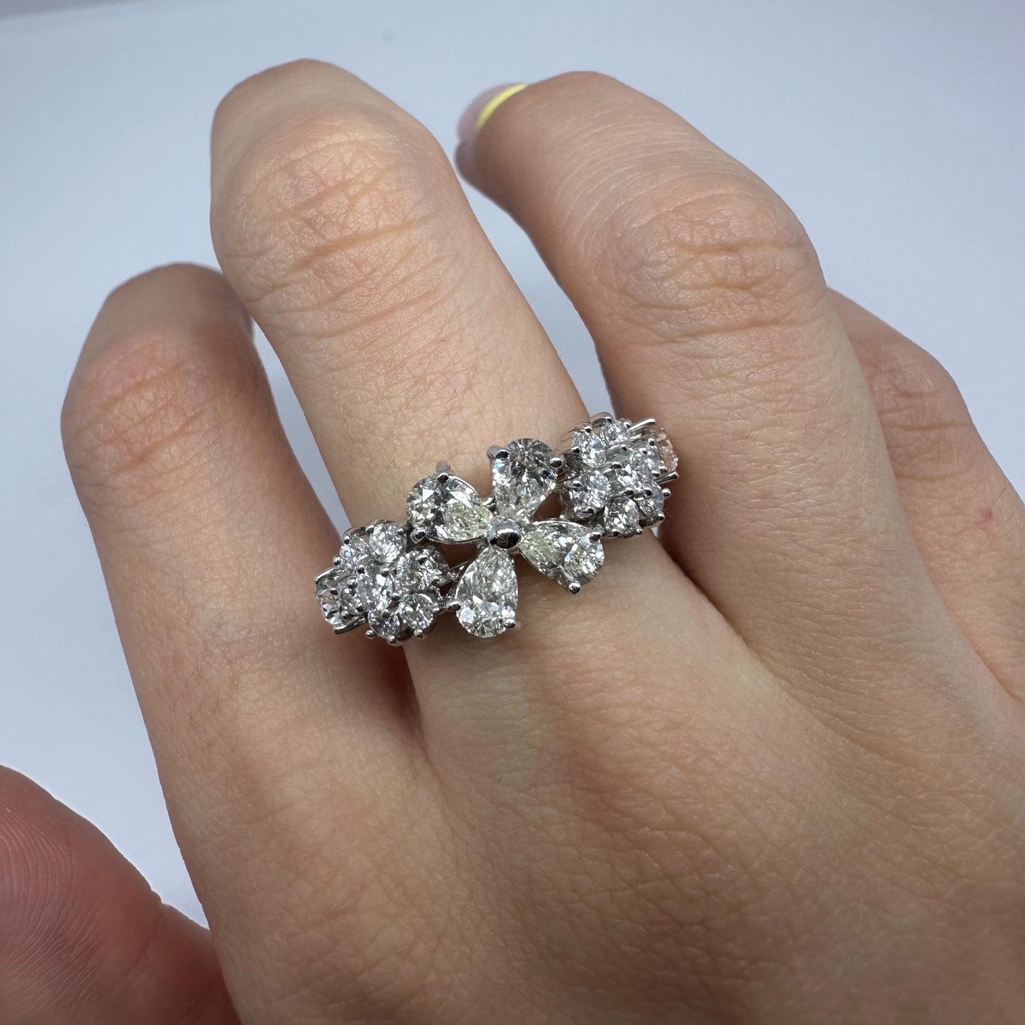 18k White Gold Pear Cut Diamond Ring