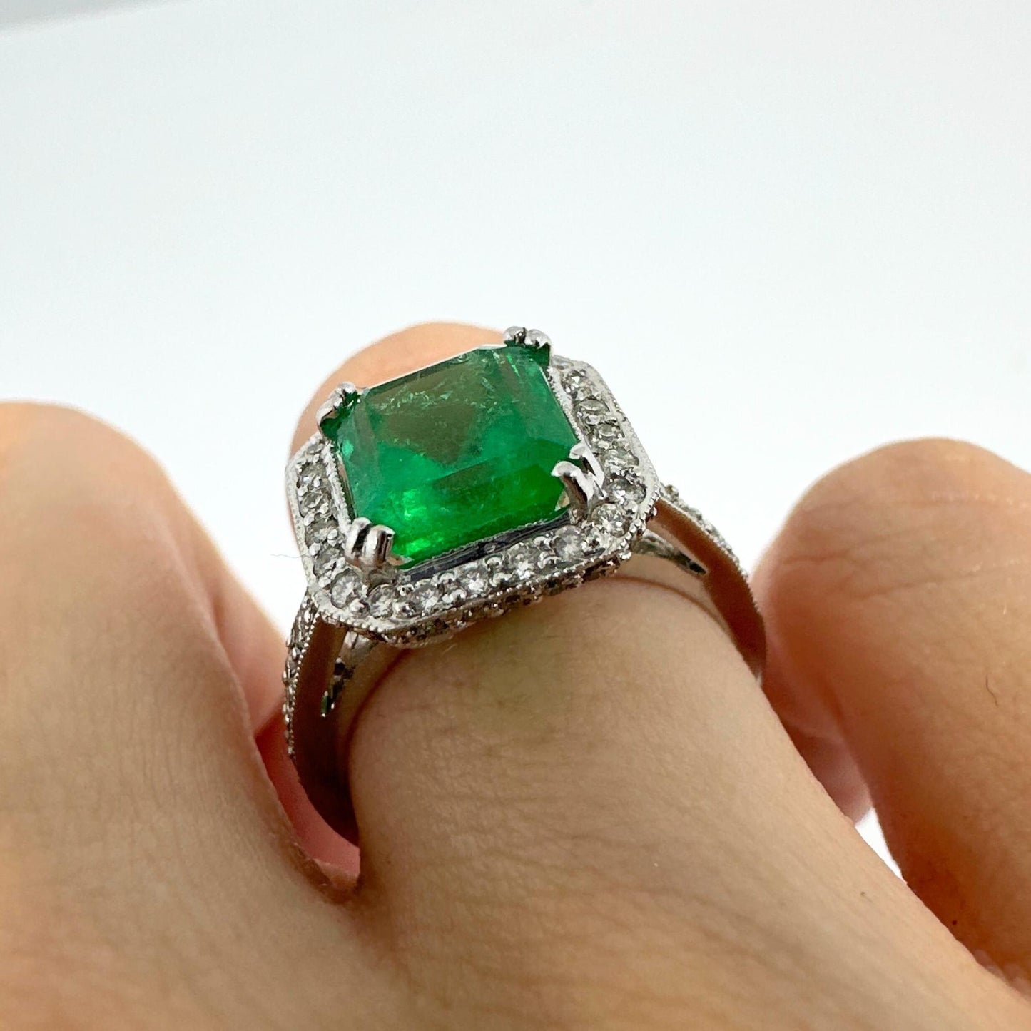 18K White Gold Diamond and Emerald Ring