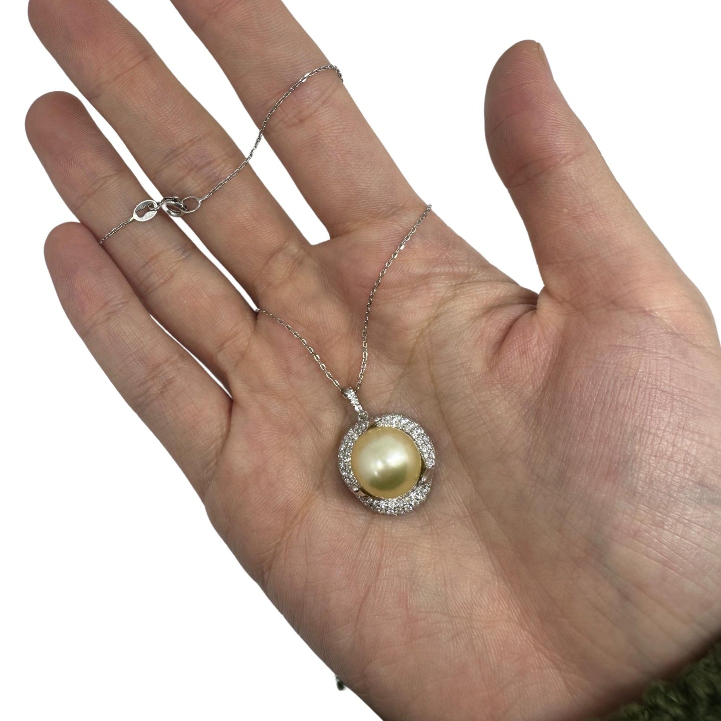 18K White Gold Diamond and Pearl Pendant Necklace