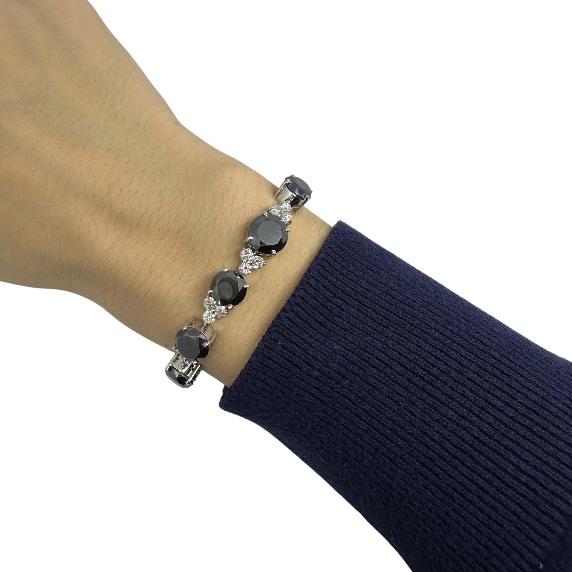 18k White Gold White and Black Diamond Bracelet