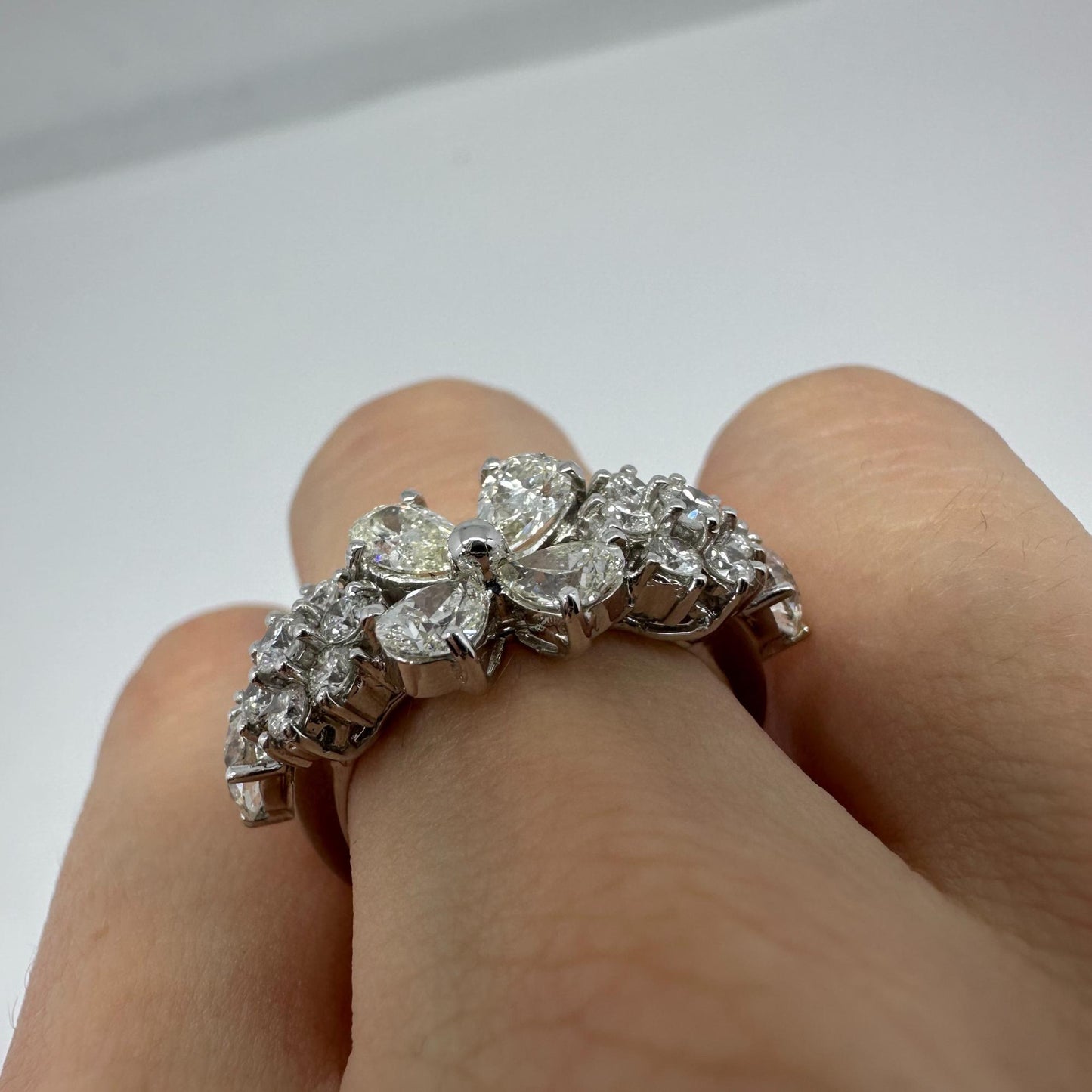18k White Gold Pear Cut Diamond Ring