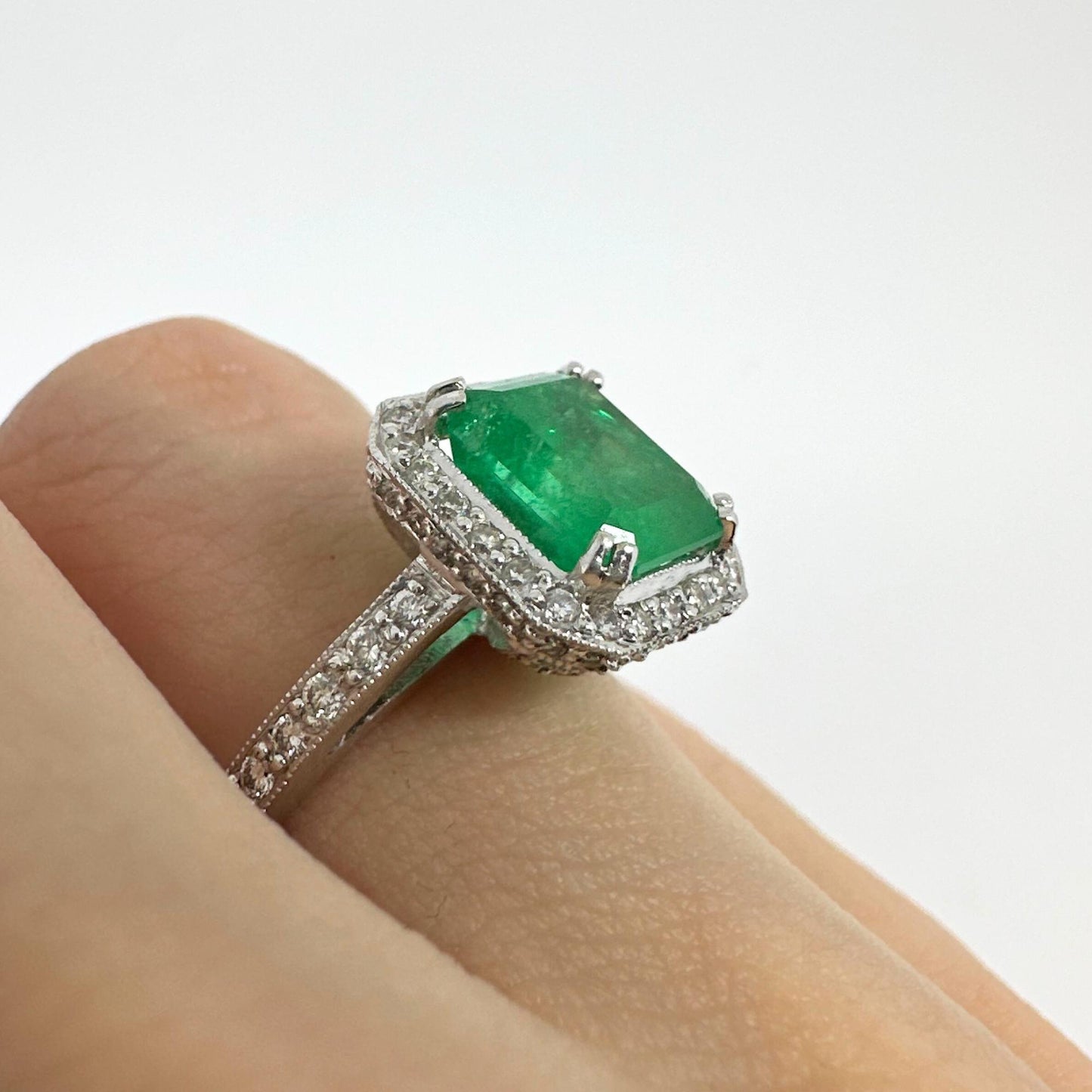 18K White Gold Diamond and Emerald Ring