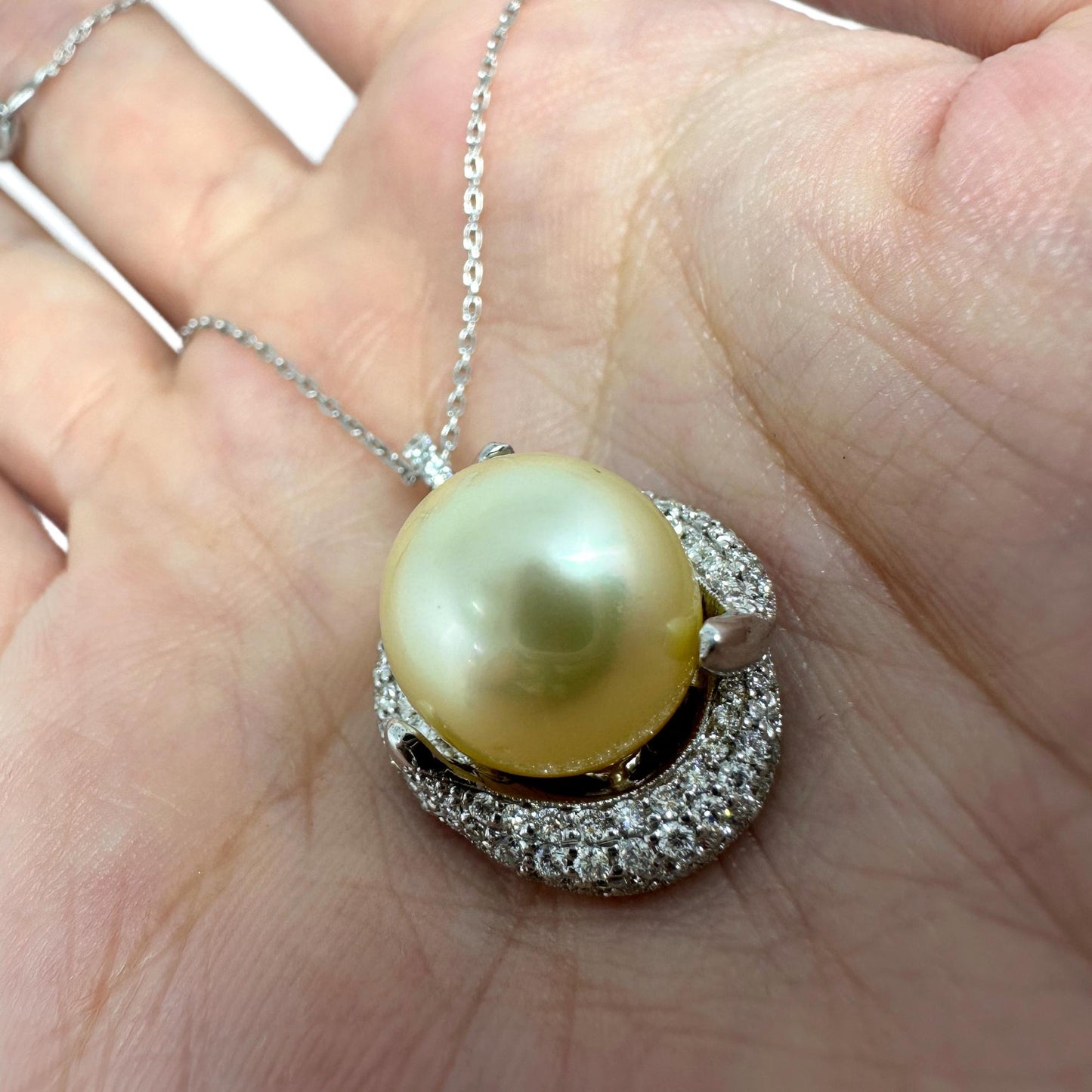 18K White Gold Diamond and Pearl Pendant Necklace
