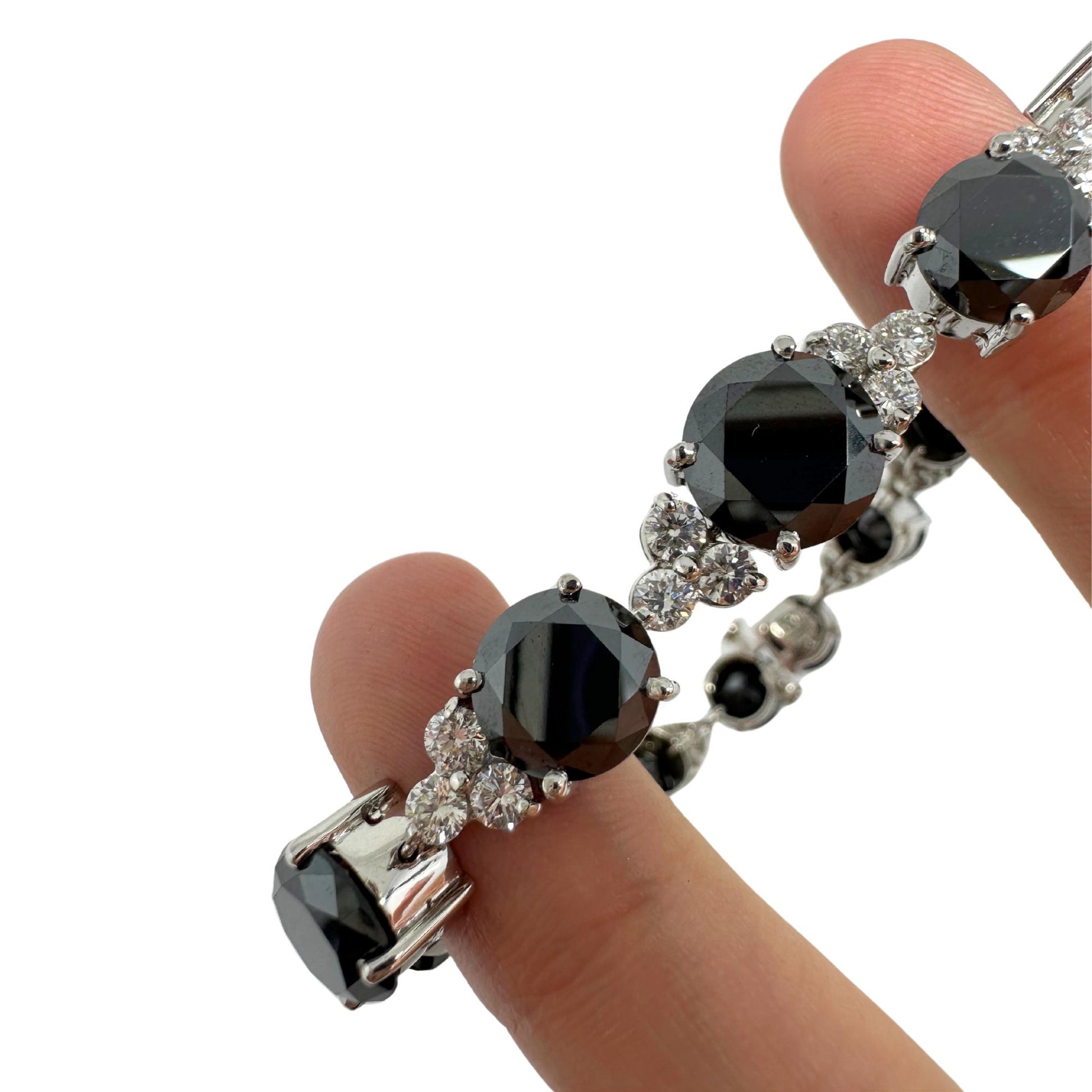 18k White Gold White and Black Diamond Bracelet