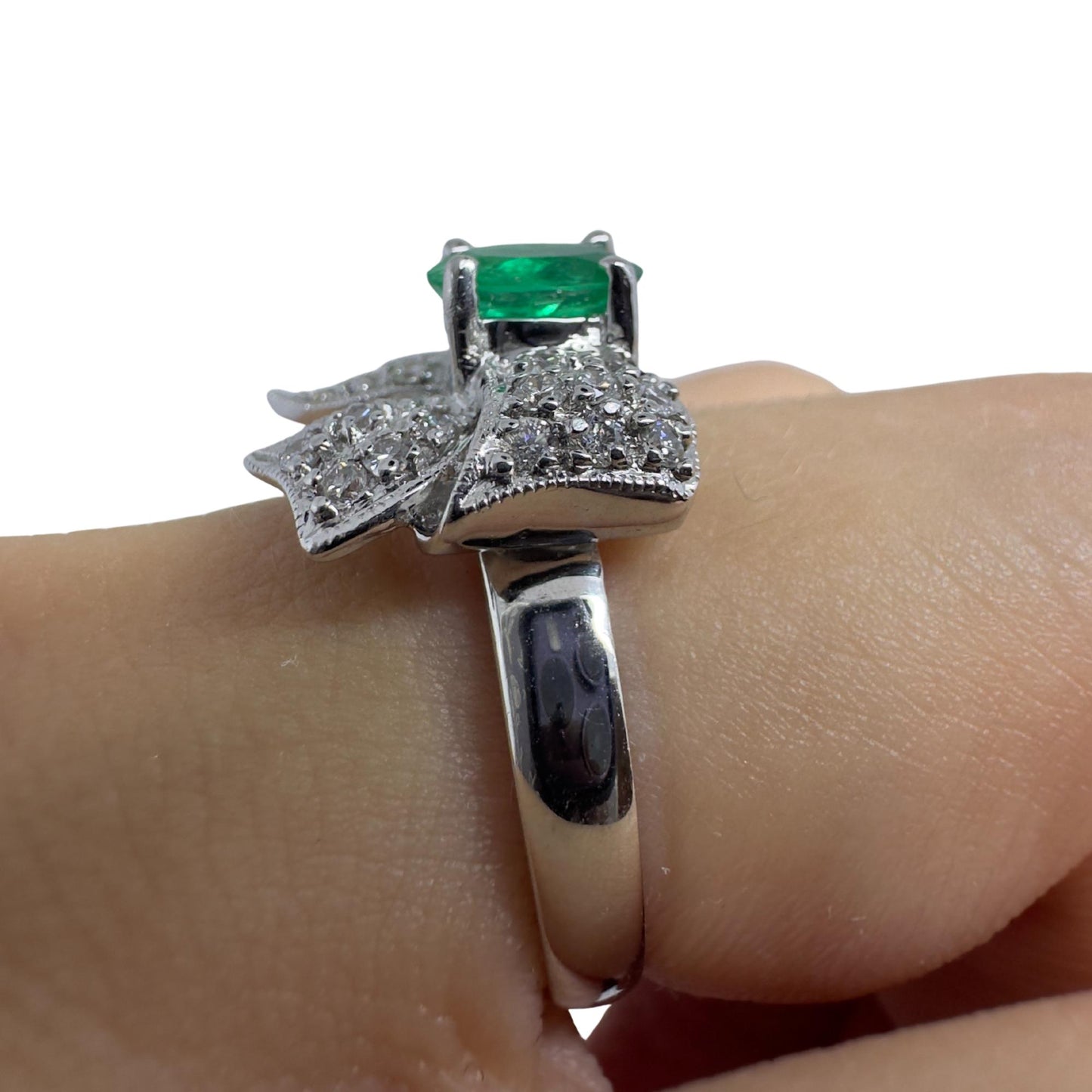 18K White Gold Diamond & Emerald Bow Ring