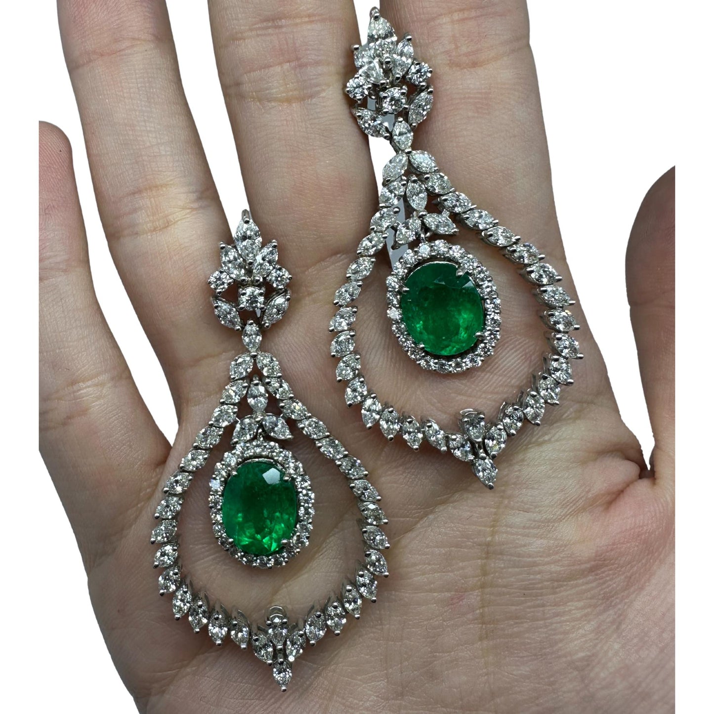 18K White Gold Diamond and Emerald Drop Earrings