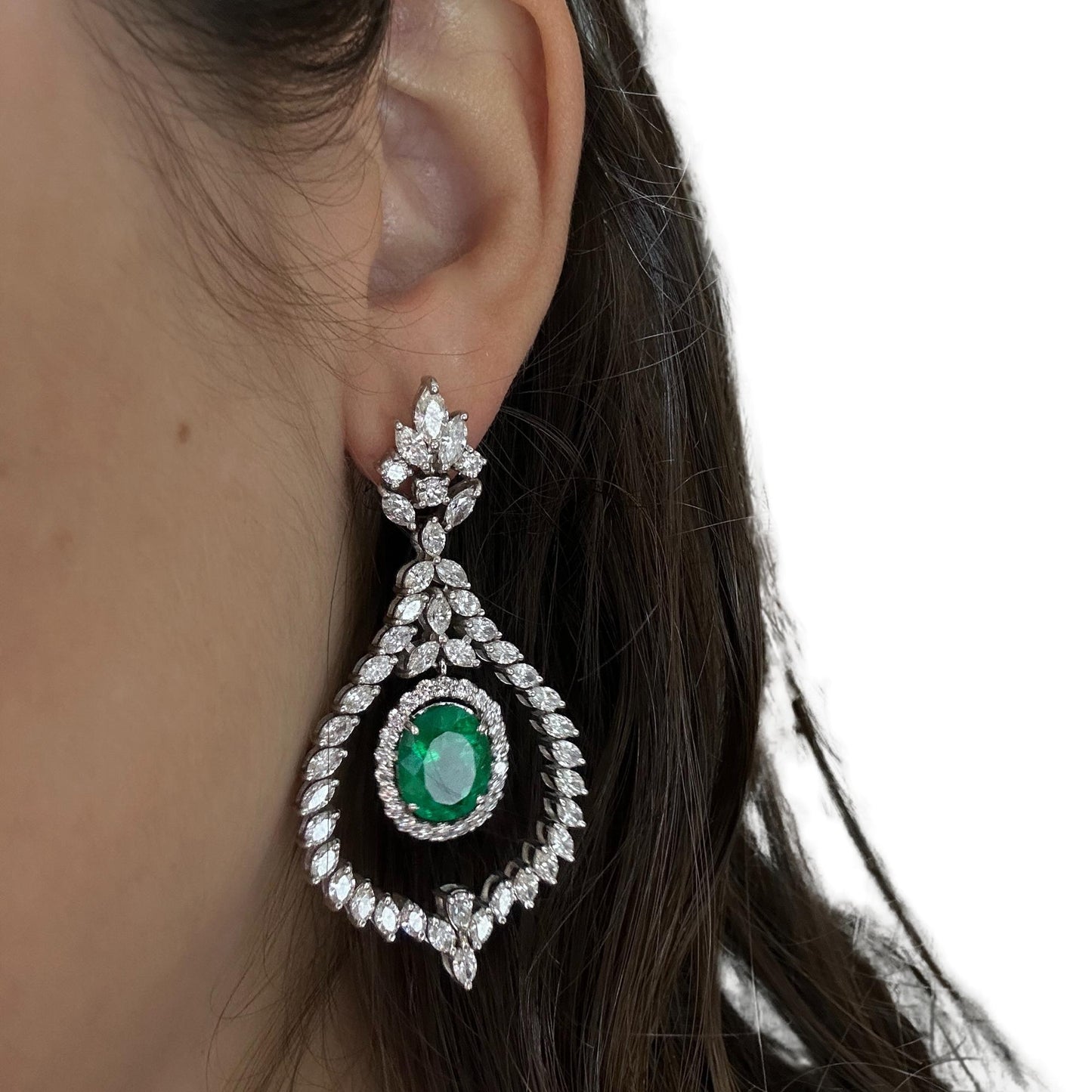 18K White Gold Diamond and Emerald Drop Earrings