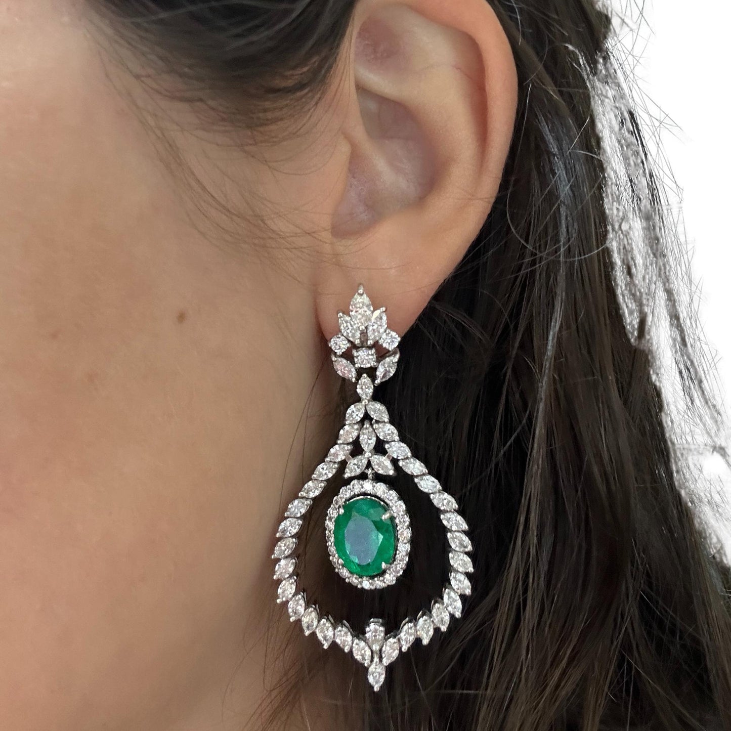 18K White Gold Diamond and Emerald Drop Earrings