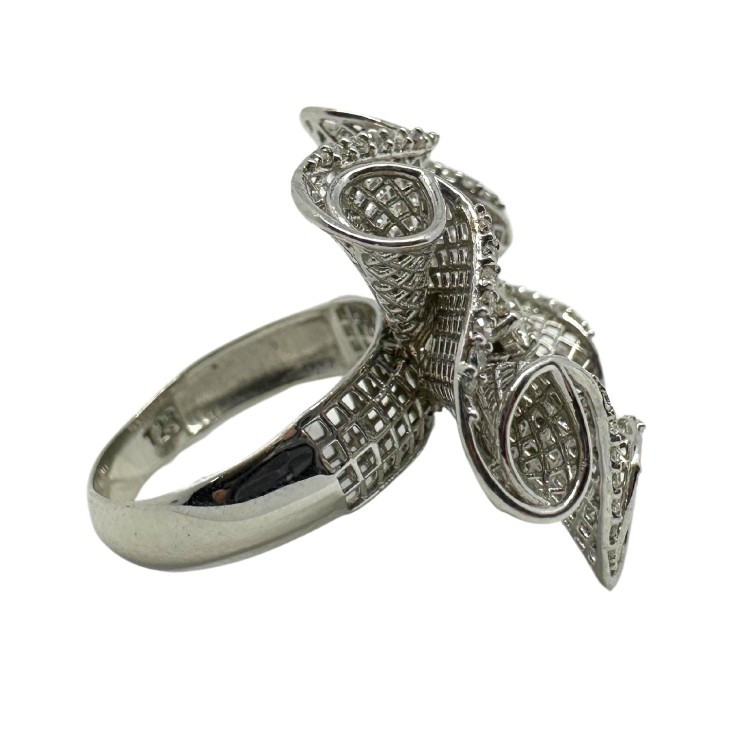 18K White Gold Diamond Flower Cocktail Ring