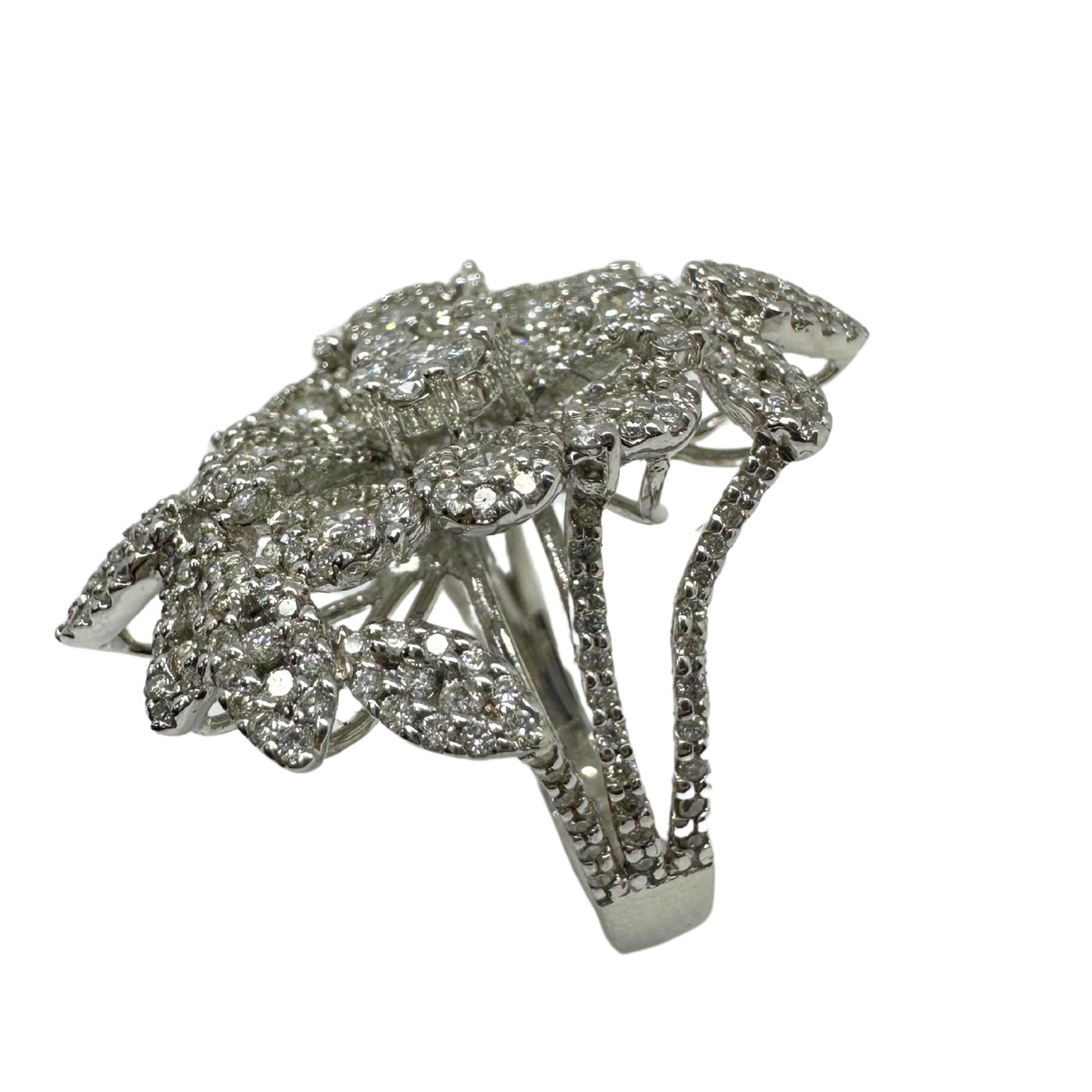 18K White Gold Diamond Flower Cocktail Ring