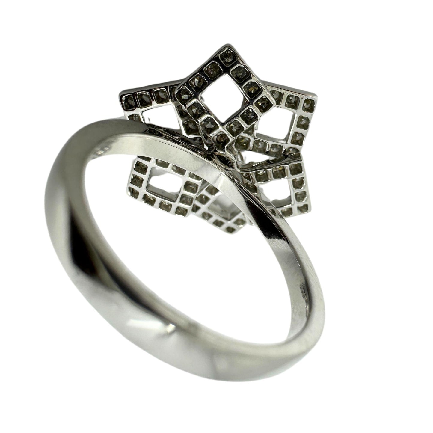18k White Gold Diamond Flower Ring