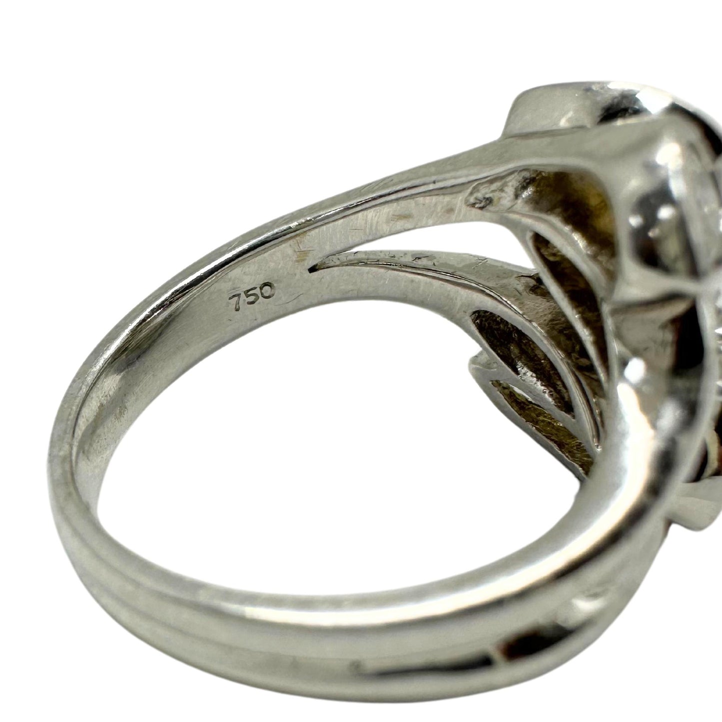 18K White Gold Pear Cut Diamond Ring