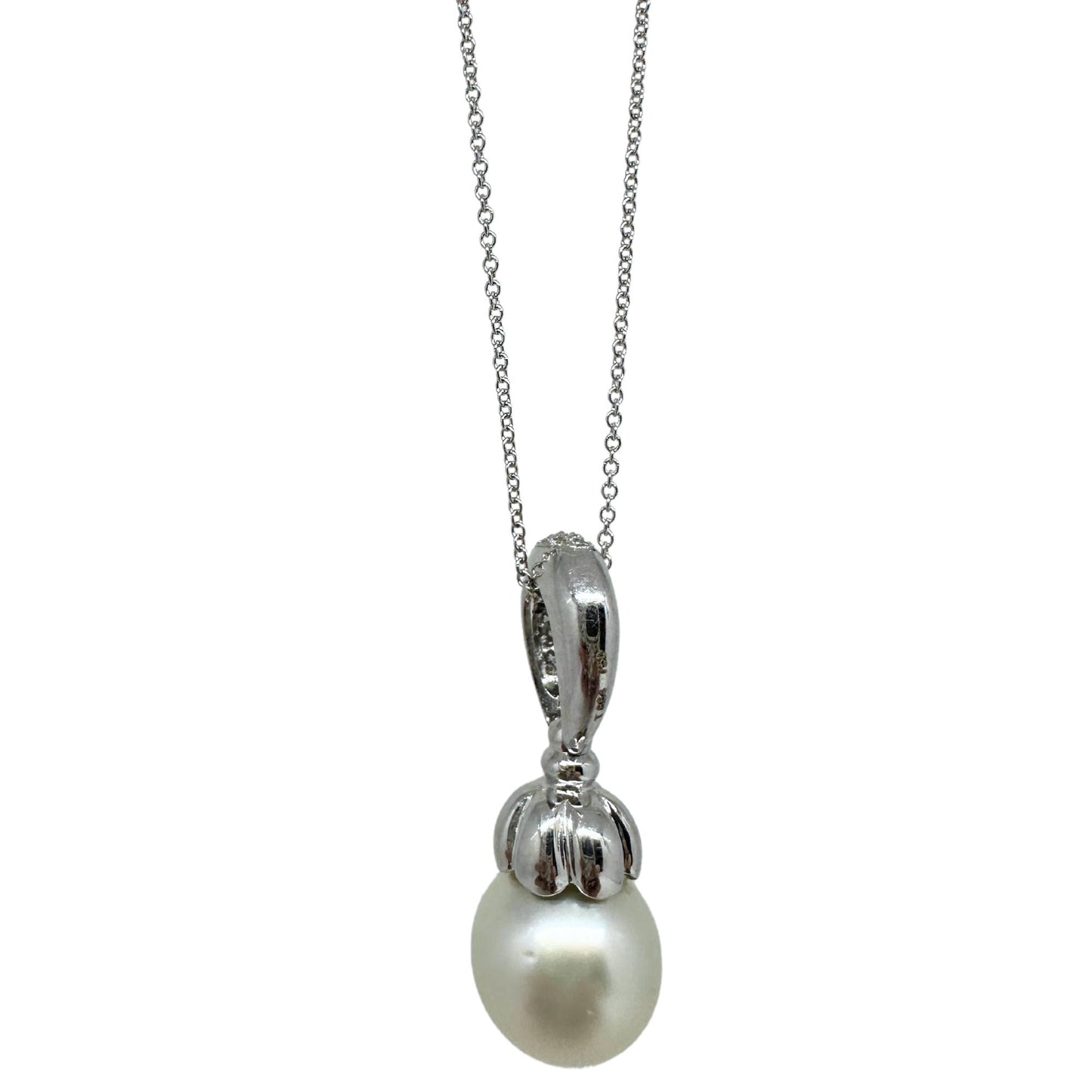18K White Gold Diamond and Pearl Pendant Necklace