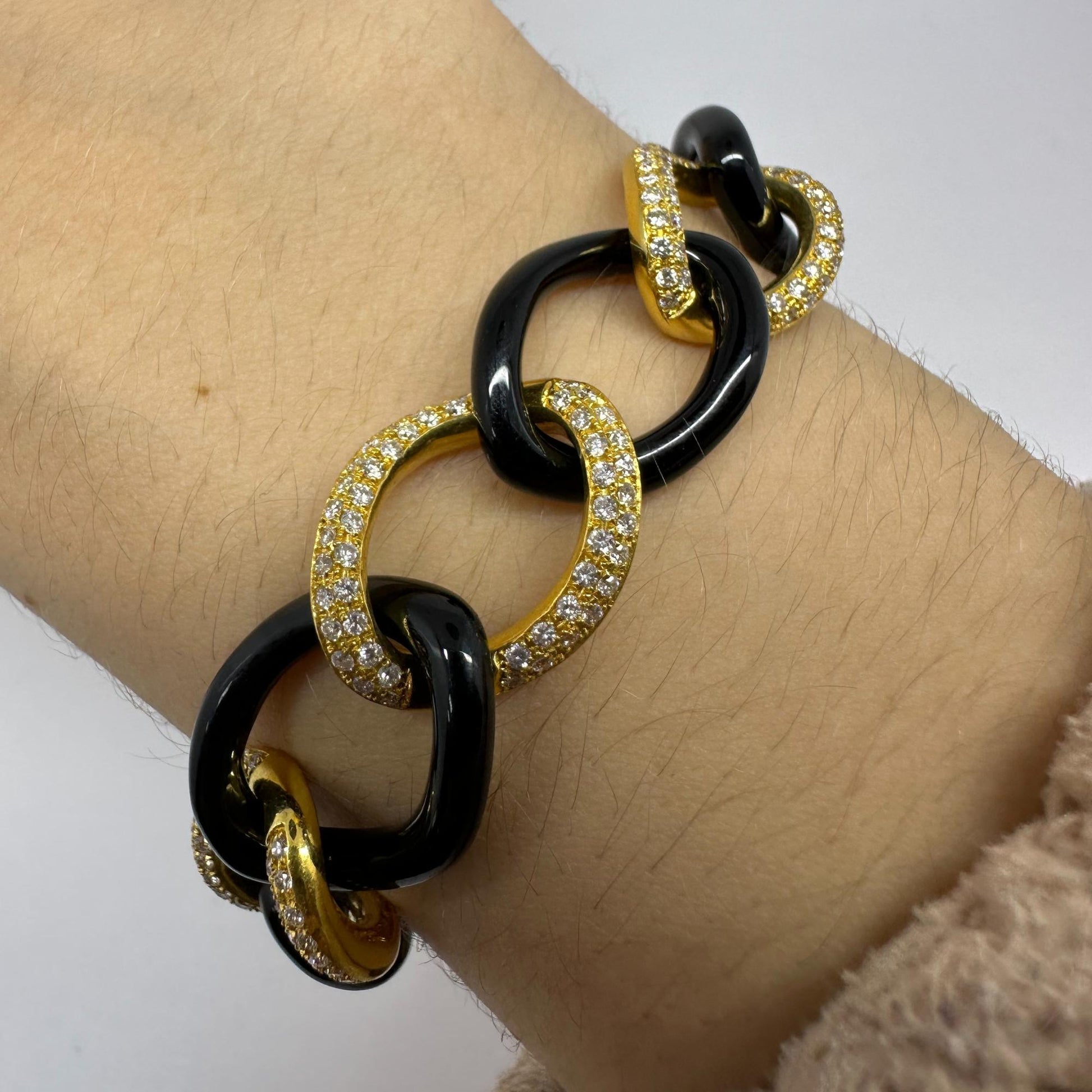 18K Yellow Gold Diamond and Onyx Link Bracelet