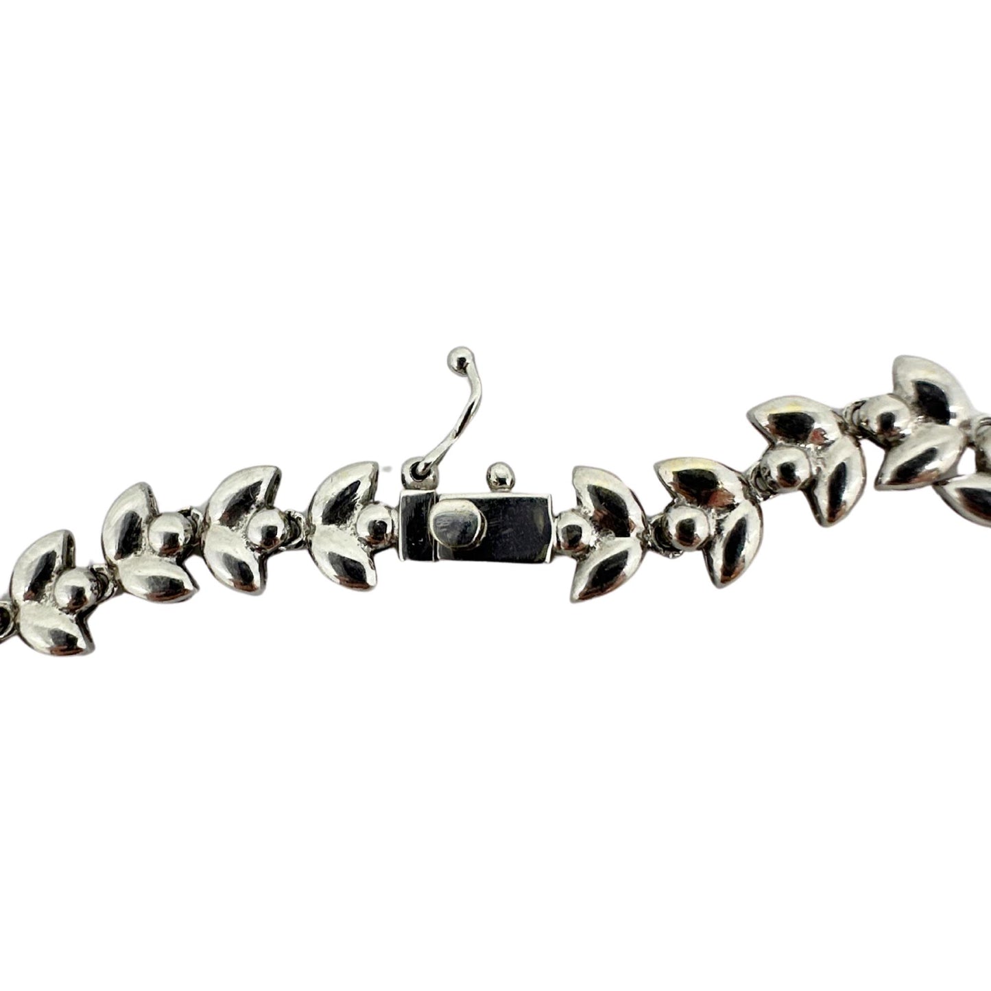 18K White Gold Diamond and Sapphire Necklace