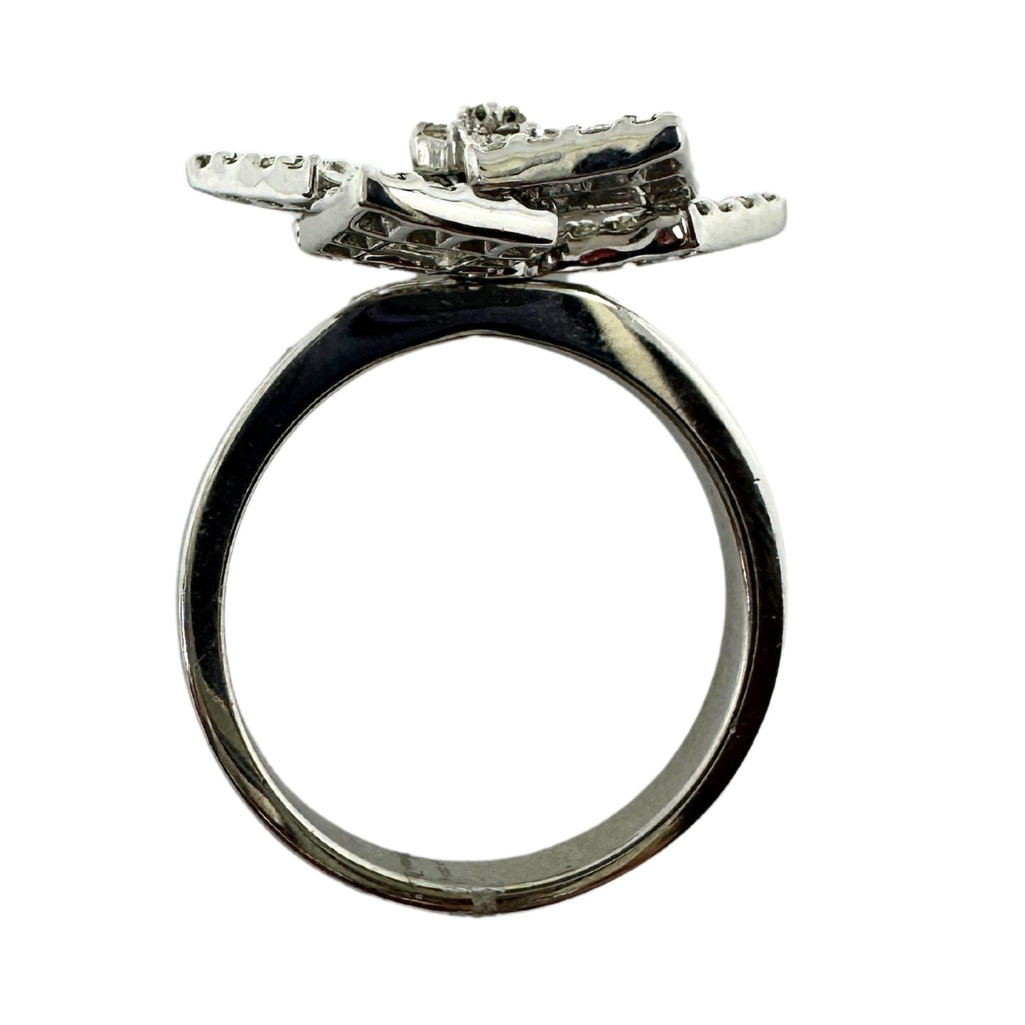 18k White Gold Diamond Flower Ring