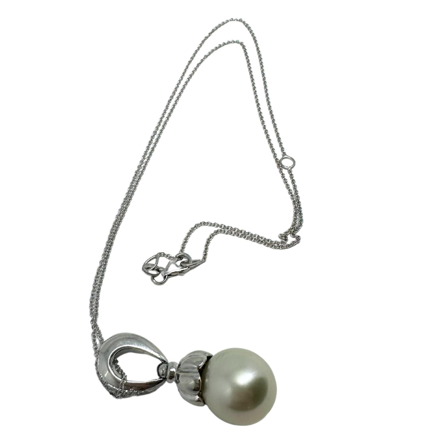 18K White Gold Diamond and Pearl Pendant Necklace