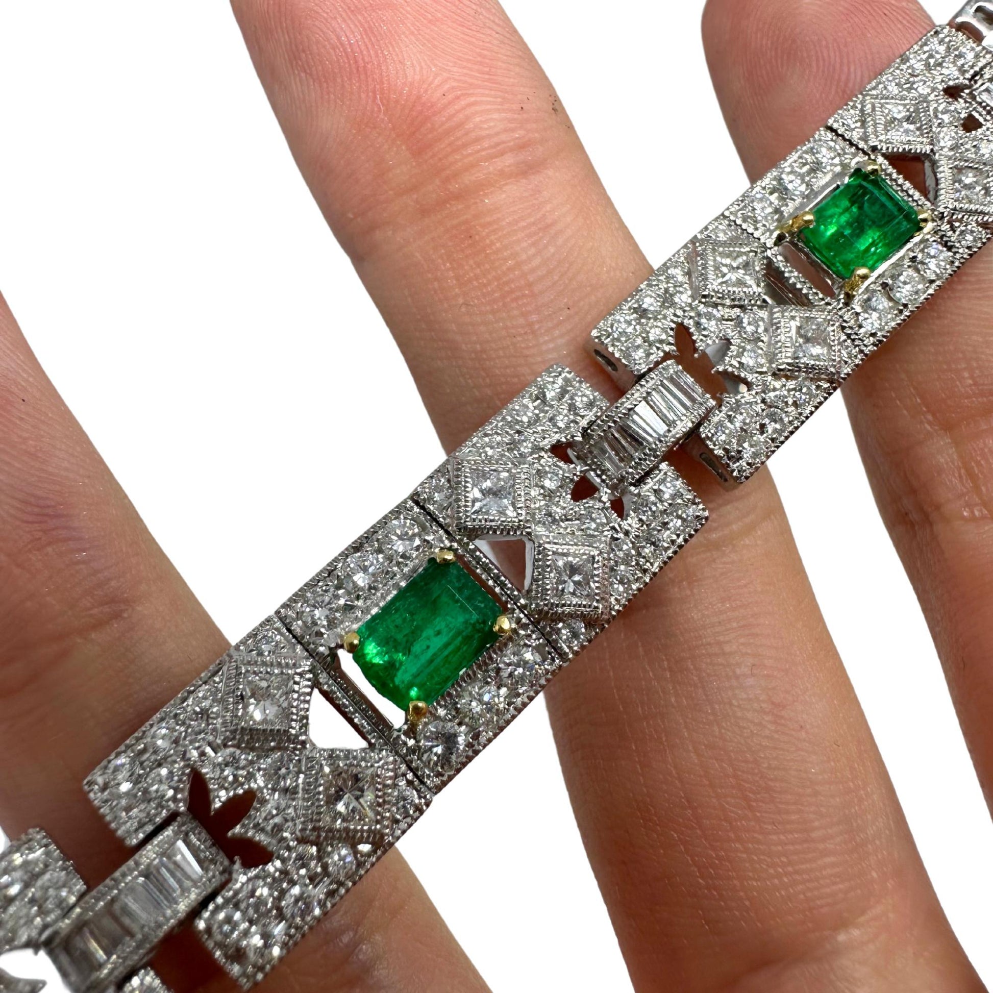 18K White Gold Diamond and Emerald Bracelet