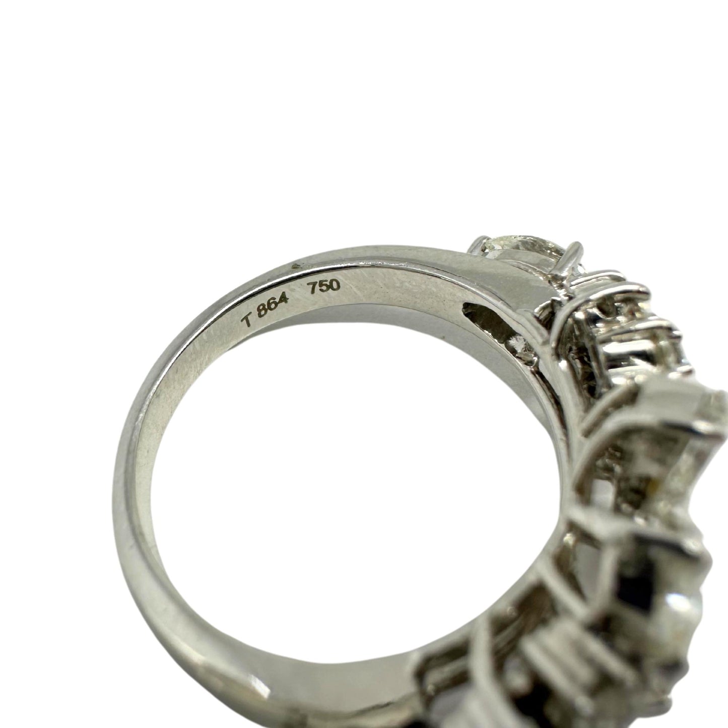 18k White Gold Pear Cut Diamond Ring