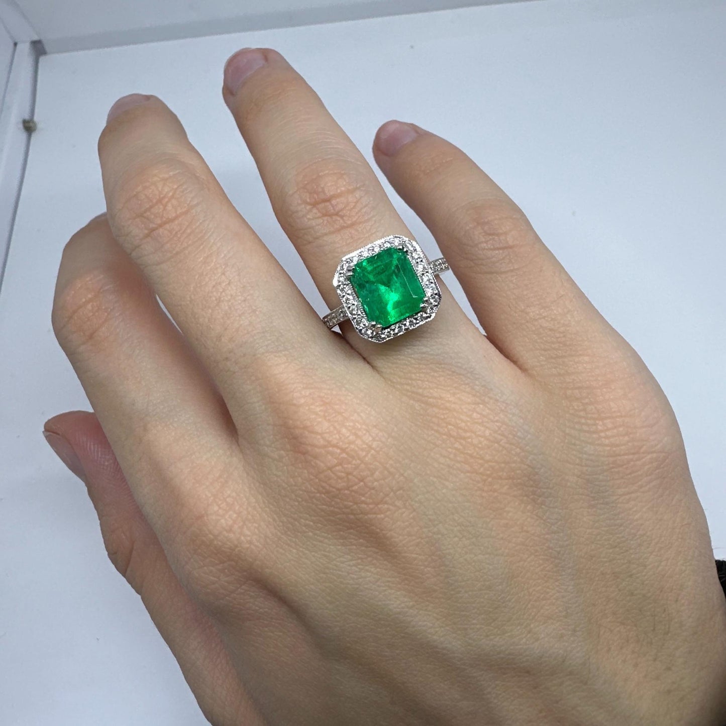 18K White Gold Diamond and Emerald Ring