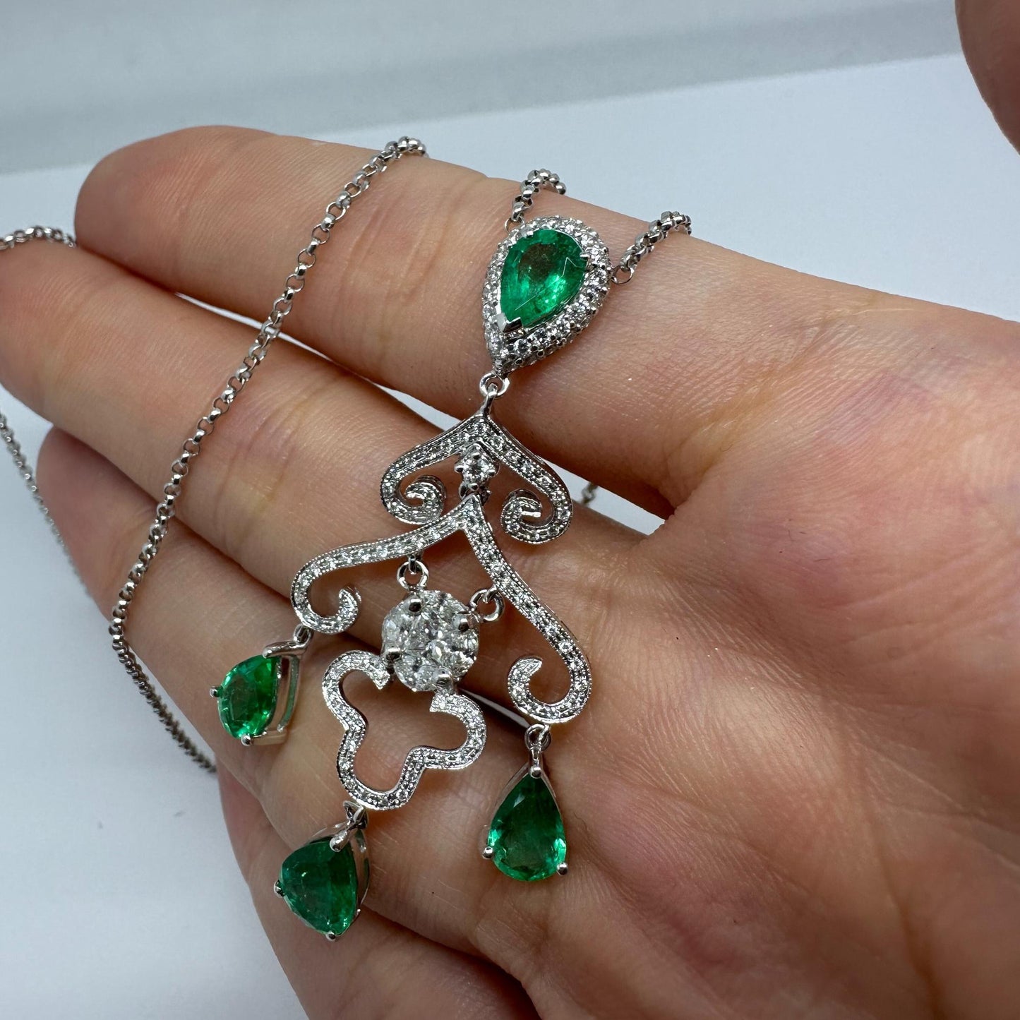 18K White Gold Diamond and Emerald Pendant Necklace