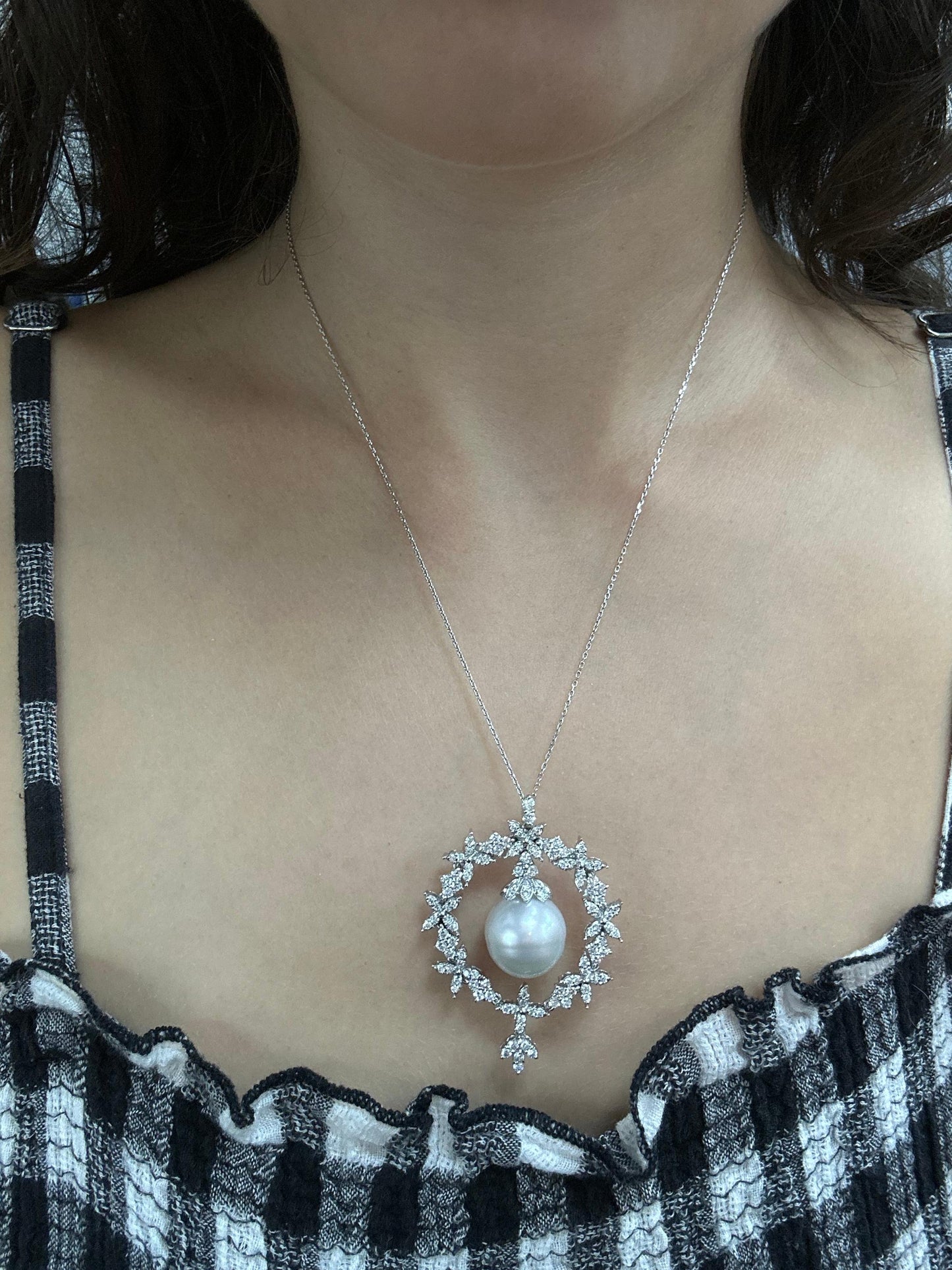 18K White Gold Diamond and Pearl Pendant Necklace