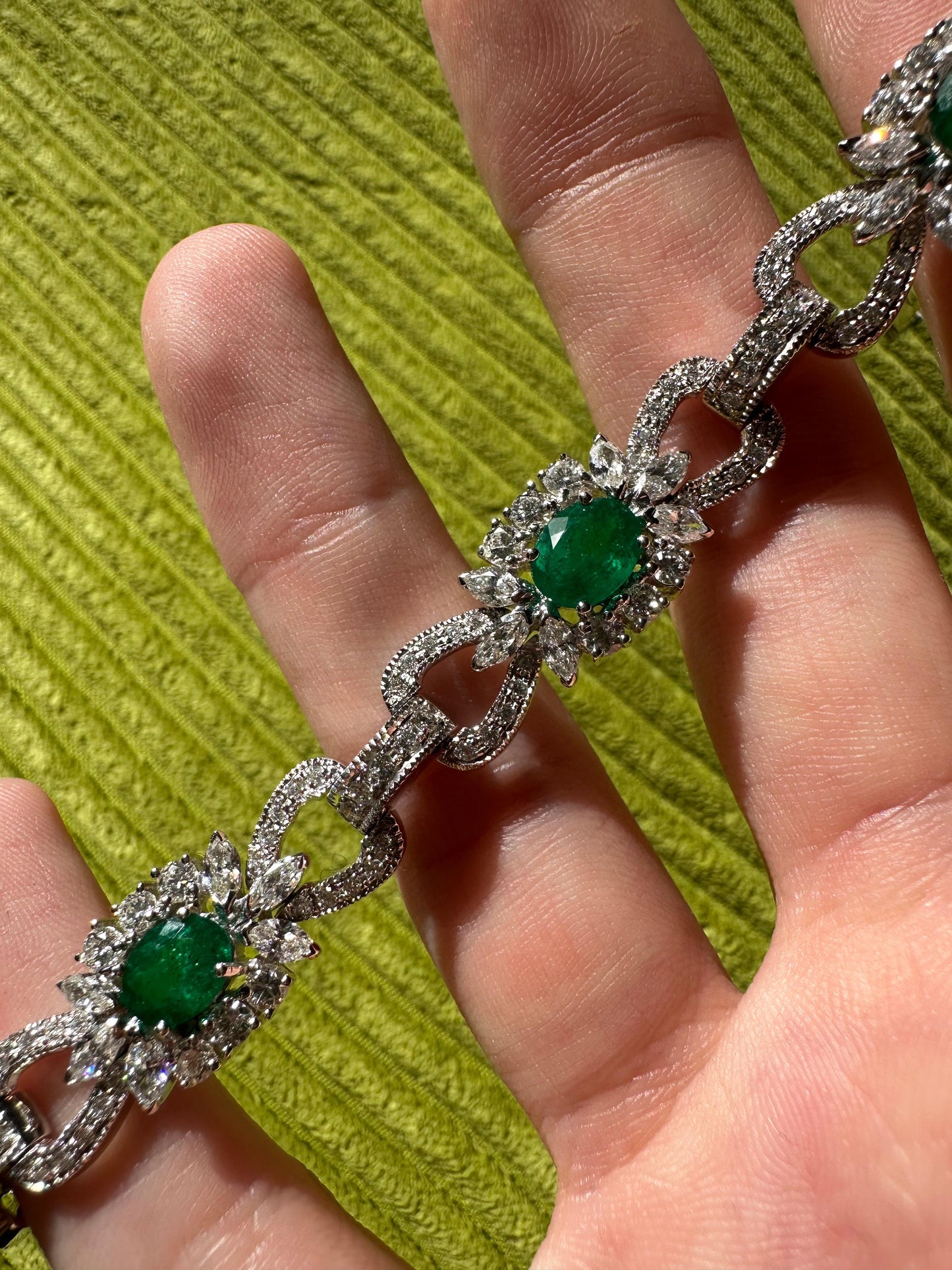 18K White Gold Diamond and Emerald Bracelet