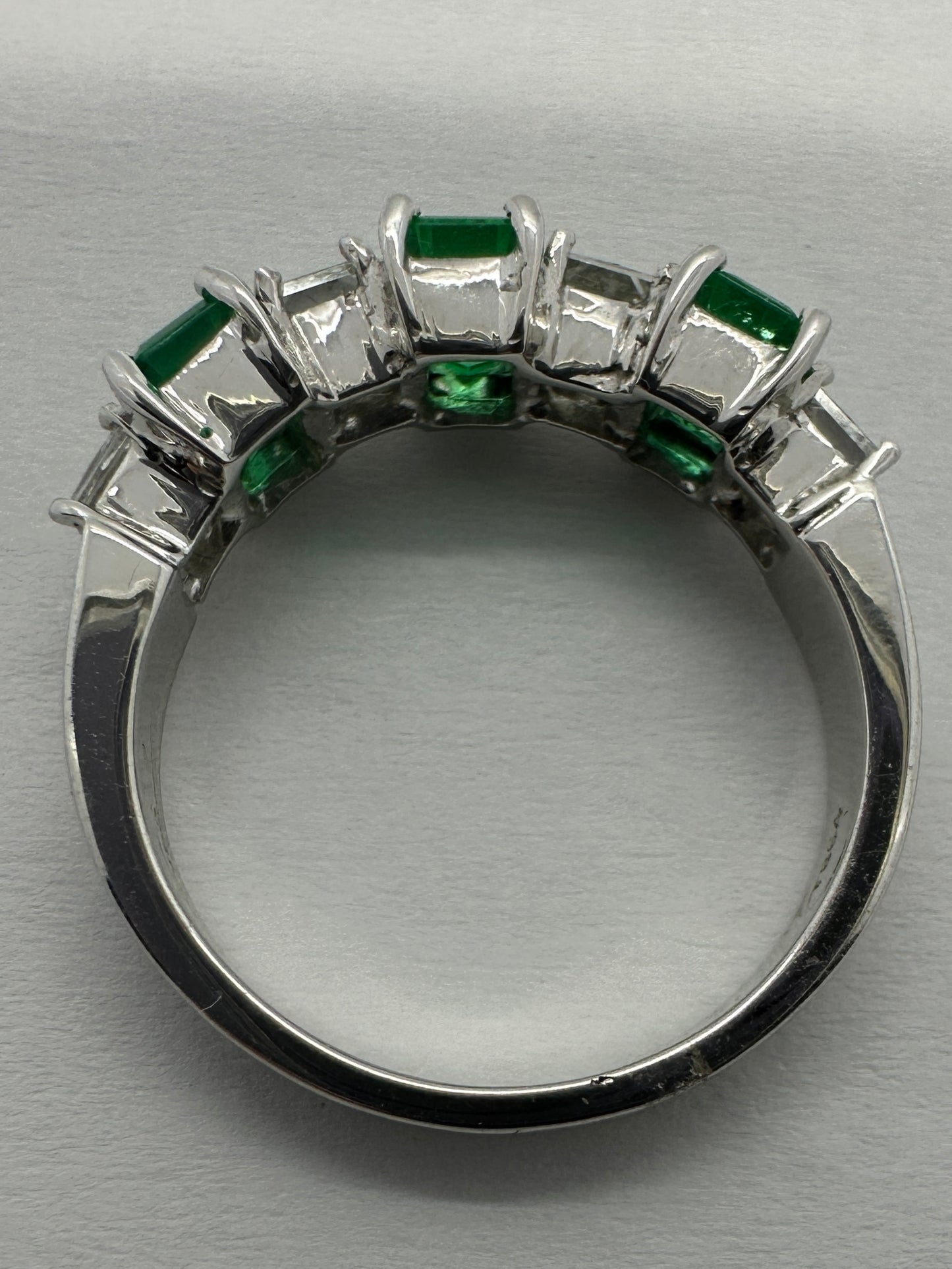 18k Diamond and Emerald Ring