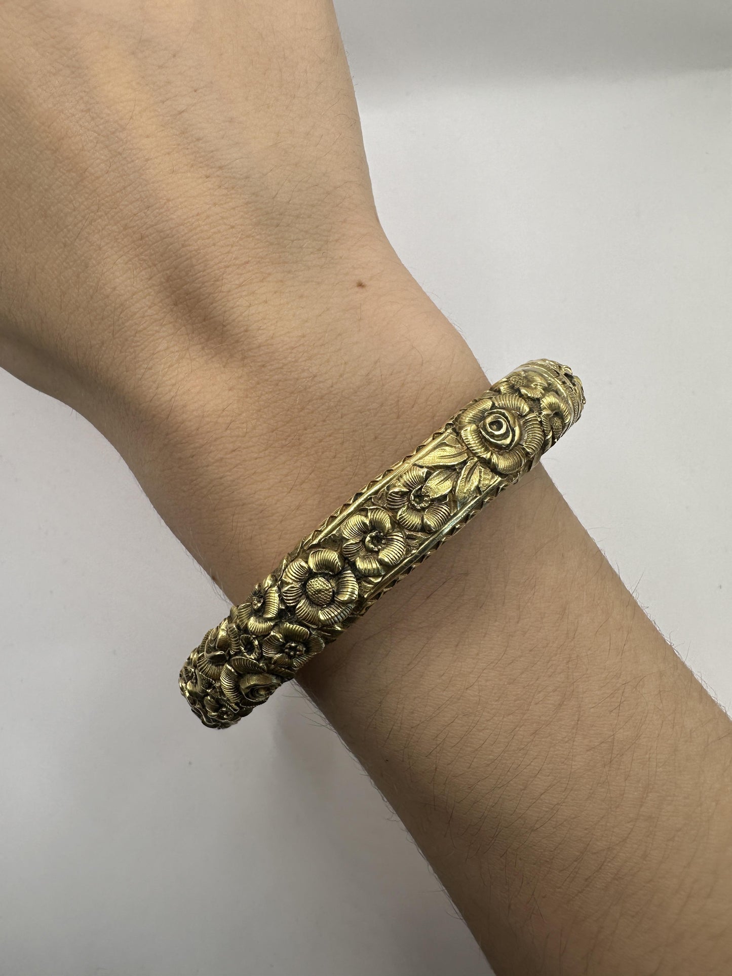 18k Estate Bangle with Floral Design