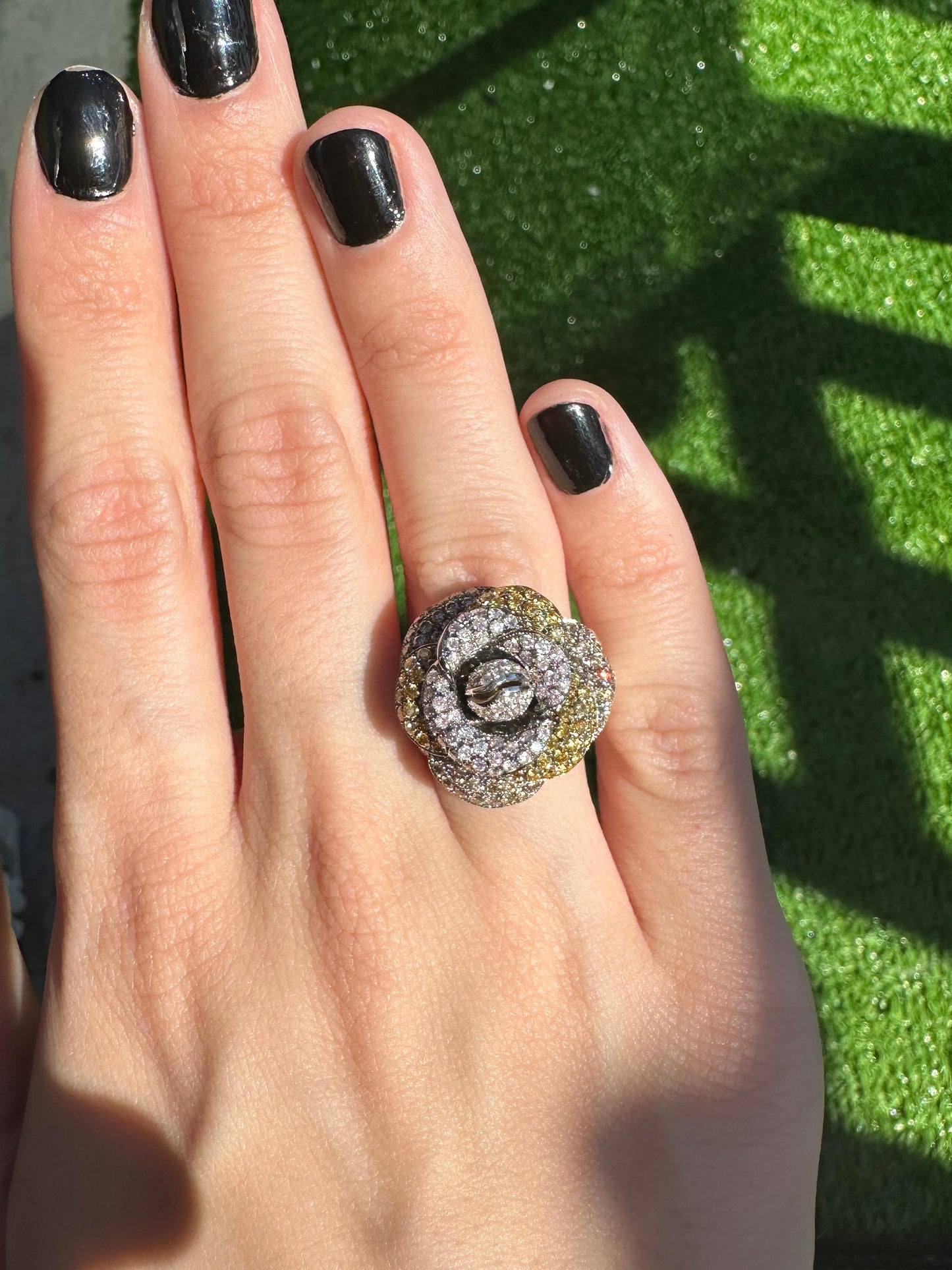 18k Brown, White and Yellow Diamond Flower Ring