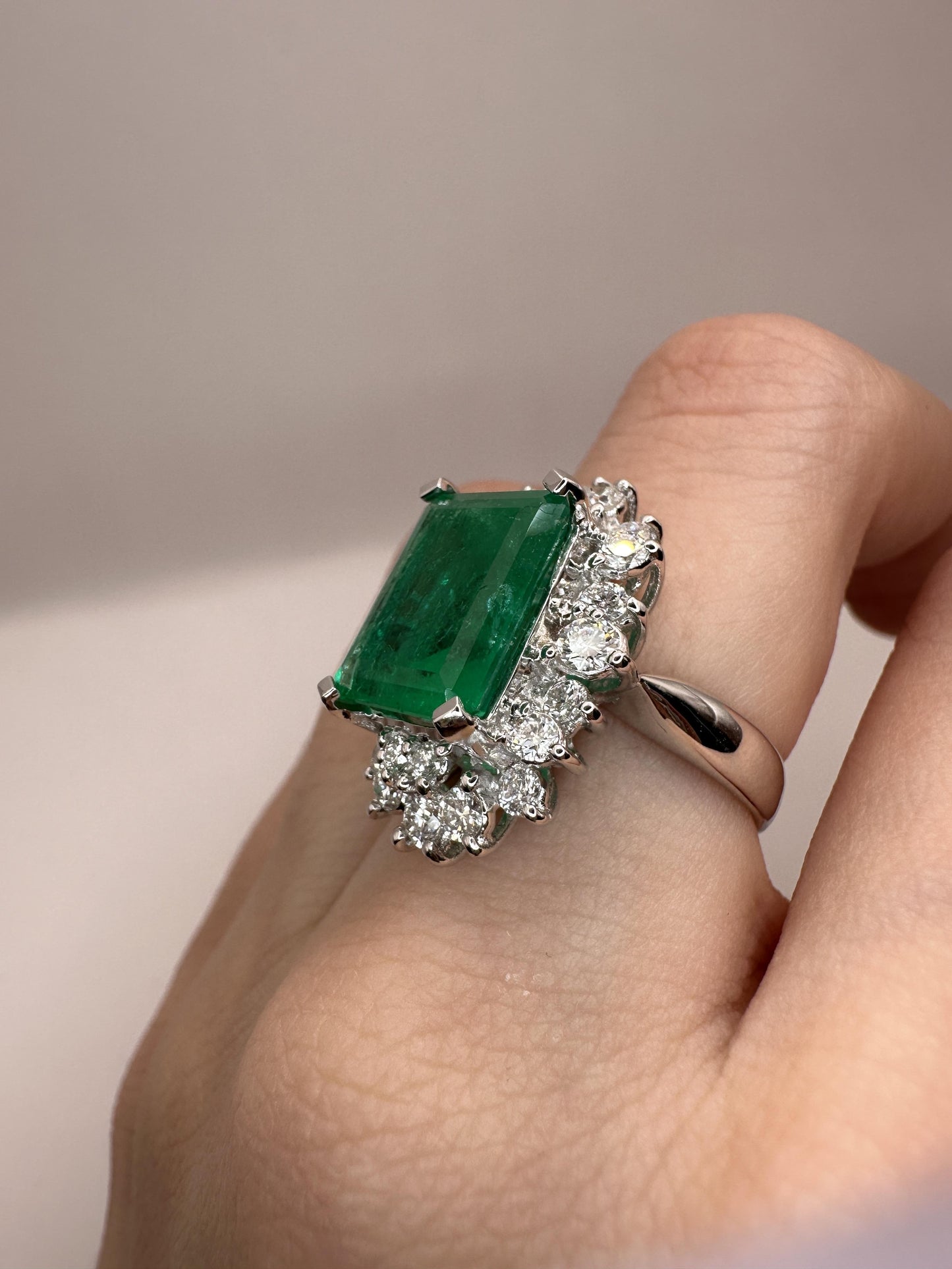 18k Diamond and Emerald Ring