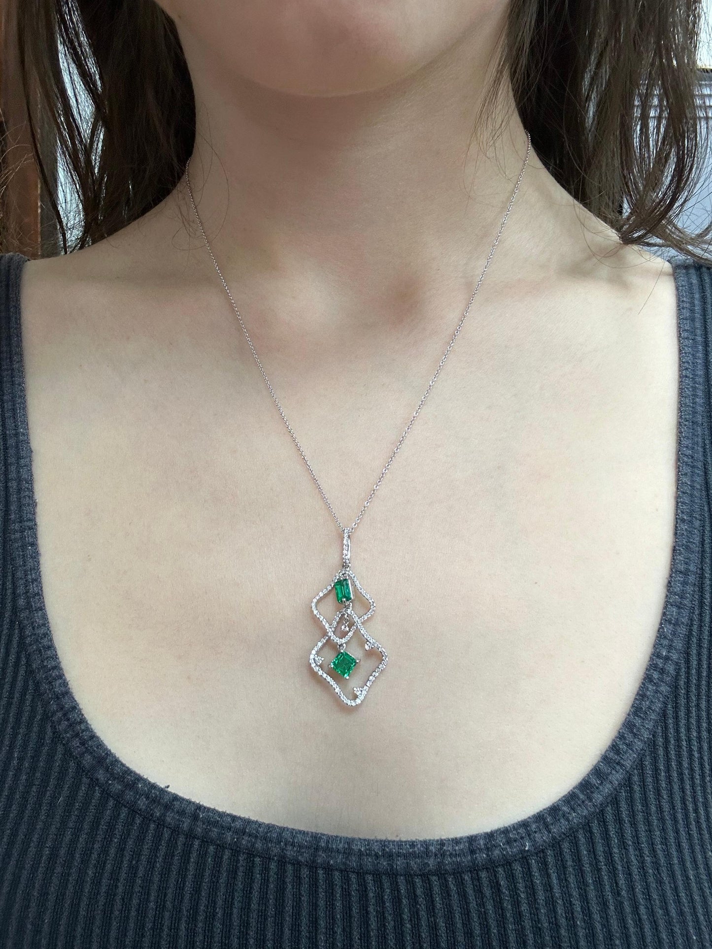 18K White Gold Diamond and Emerald Pendant Necklace
