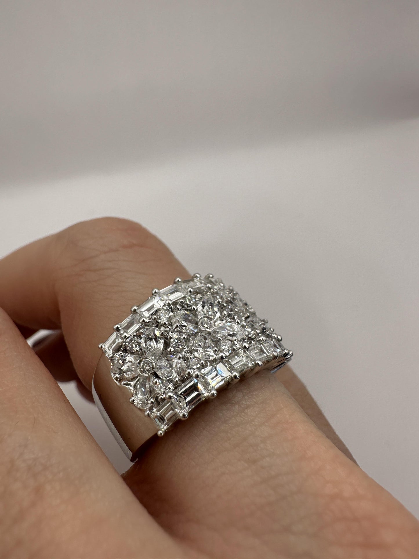 18k Diamond Wide Band Ring