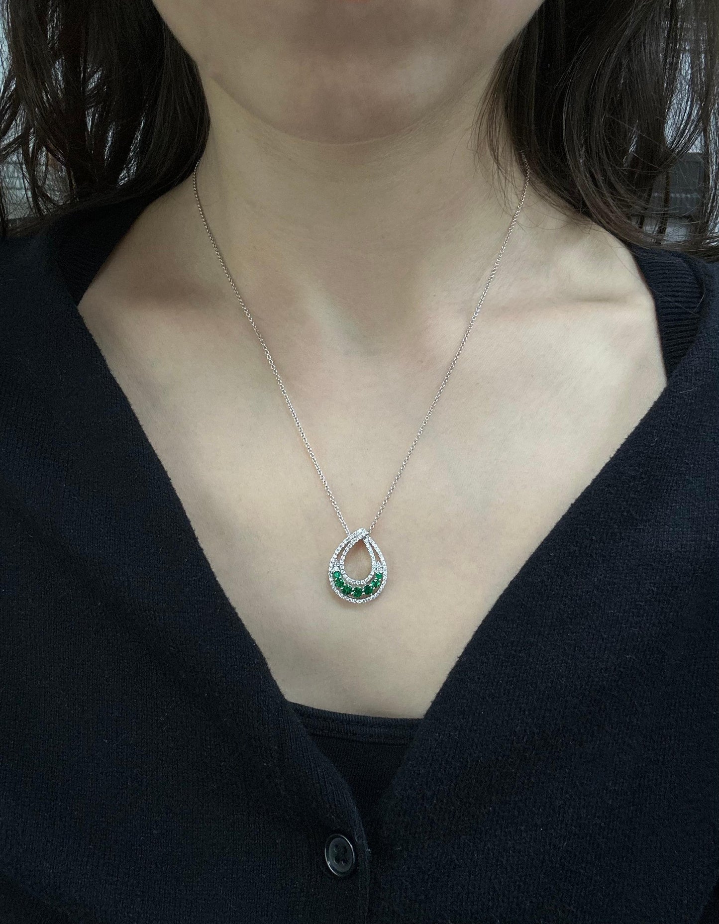 18k White Gold Diamond and Emerald Pendant Necklace