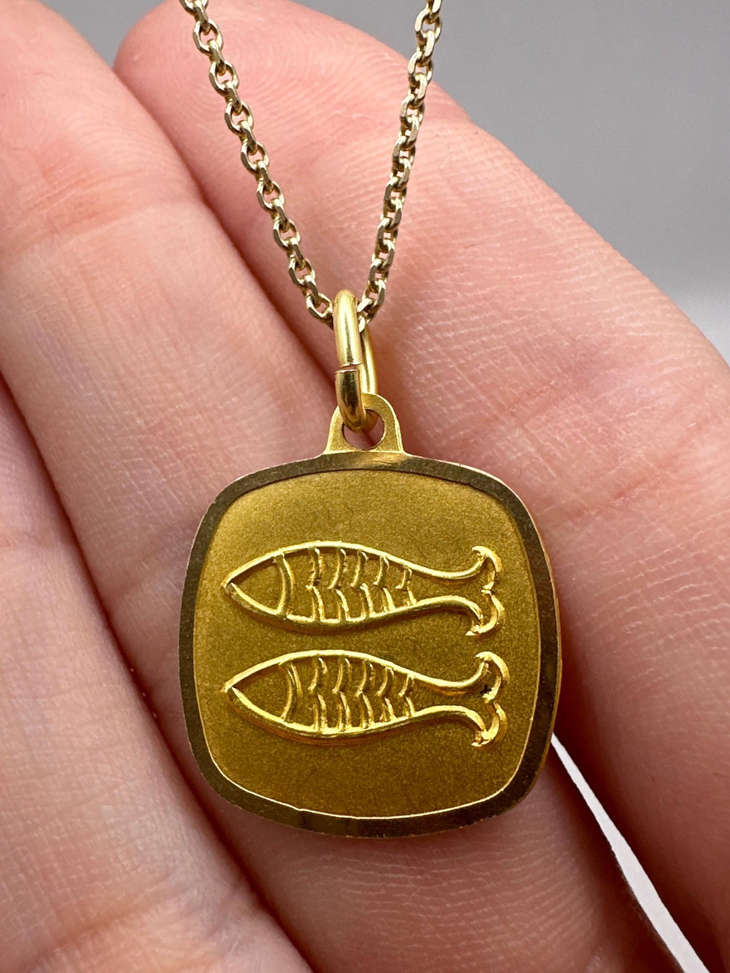 18k Yellow Gold Pisces Pendant with 14k Chain