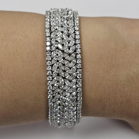 Stunning 18K White Gold 19.84 Carat Diamond Bracelet - 7 inches