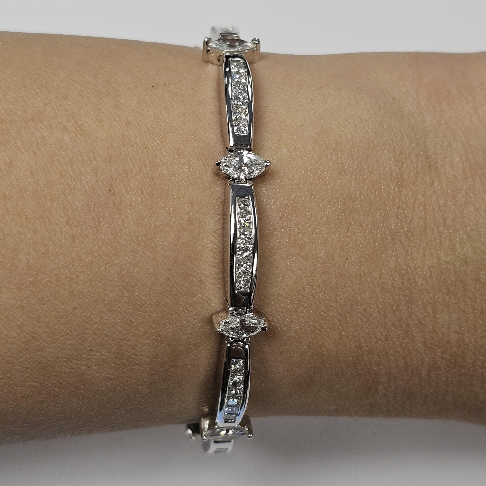 18K 5.02 Carat Diamond Bracelet - 7.5 inches