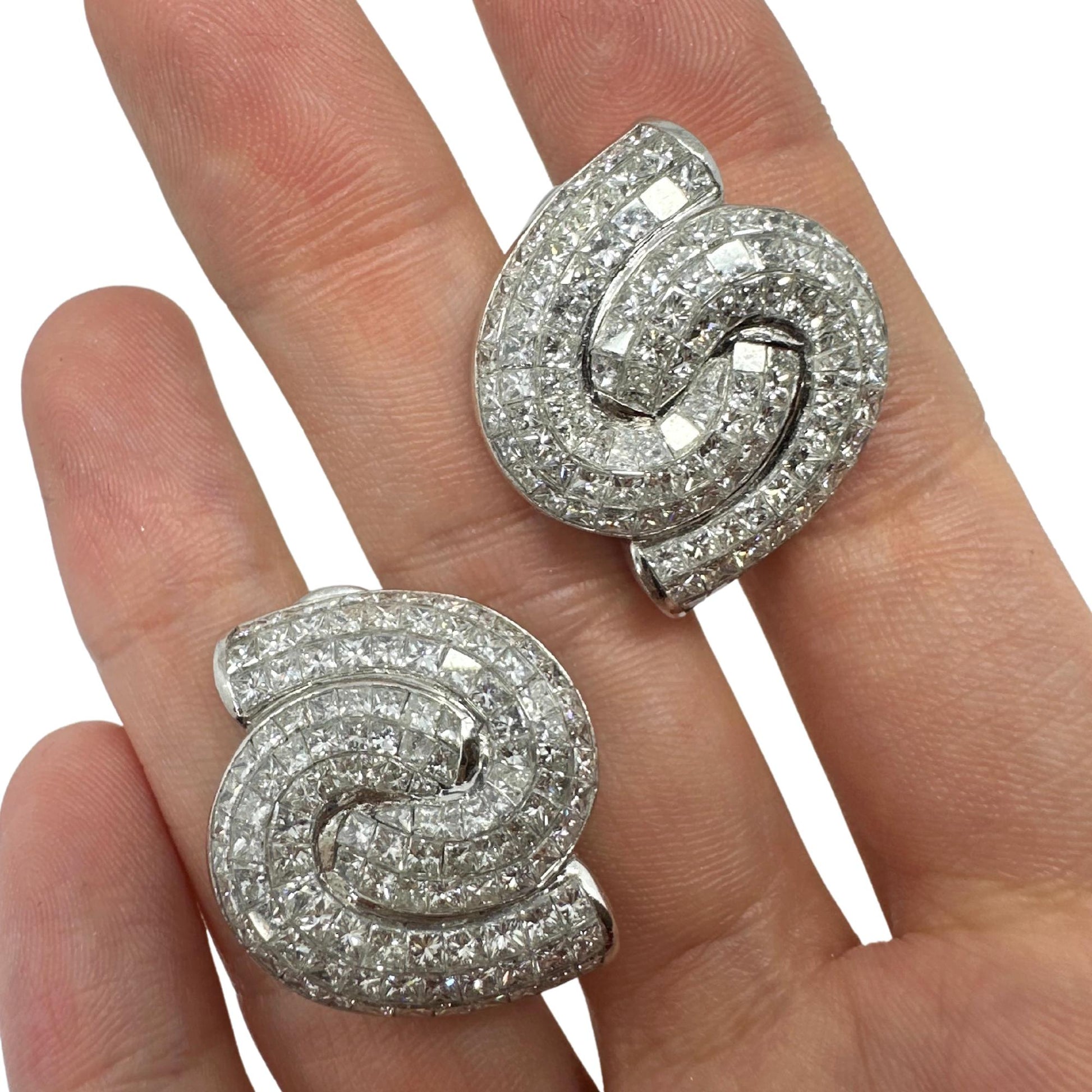 18K White Gold Princess Cut Diamond Spiral Earrings