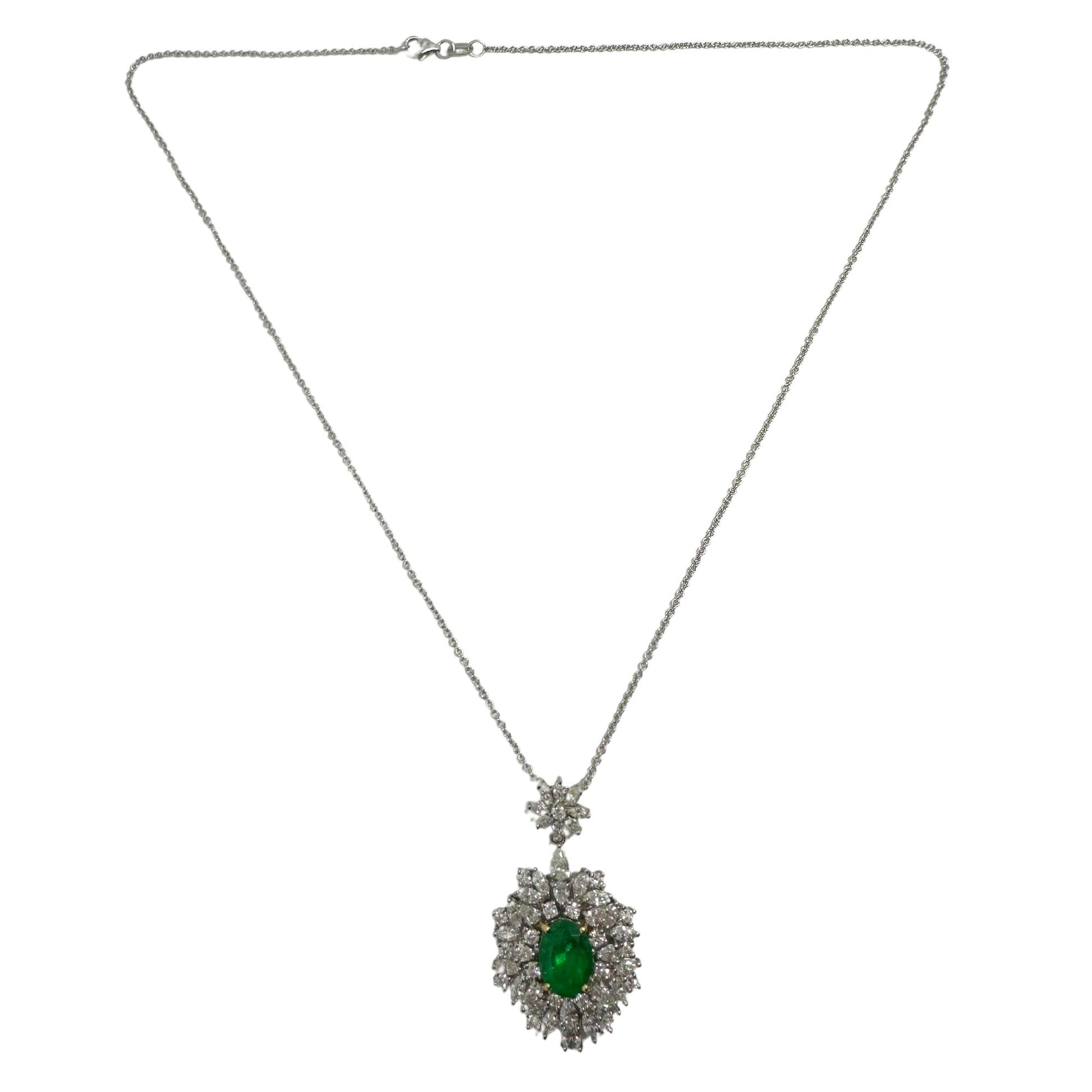 18K White Gold Diamond and Oval Cut Emerald Pendant Necklace