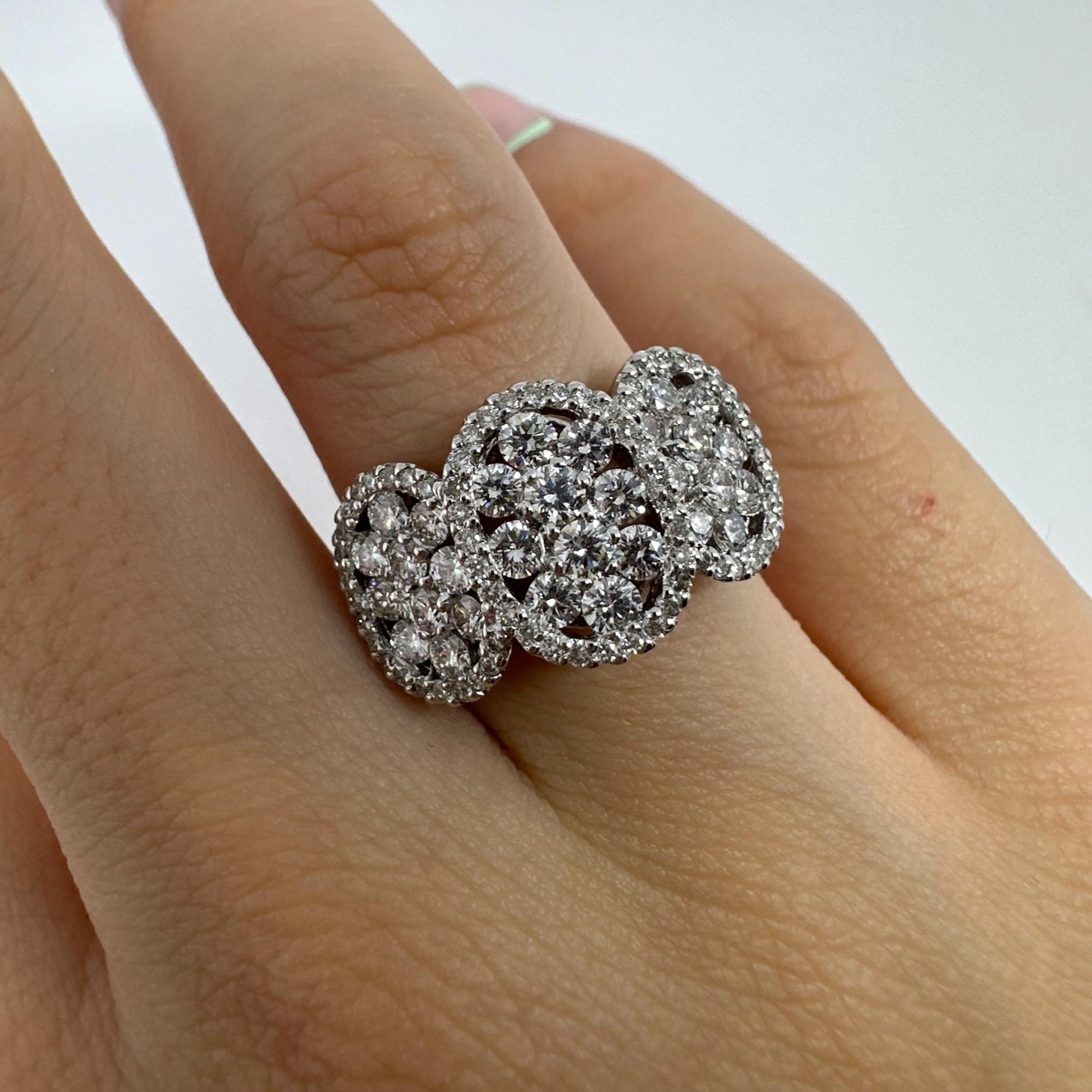 18K White Gold Diamond Cluster Ring