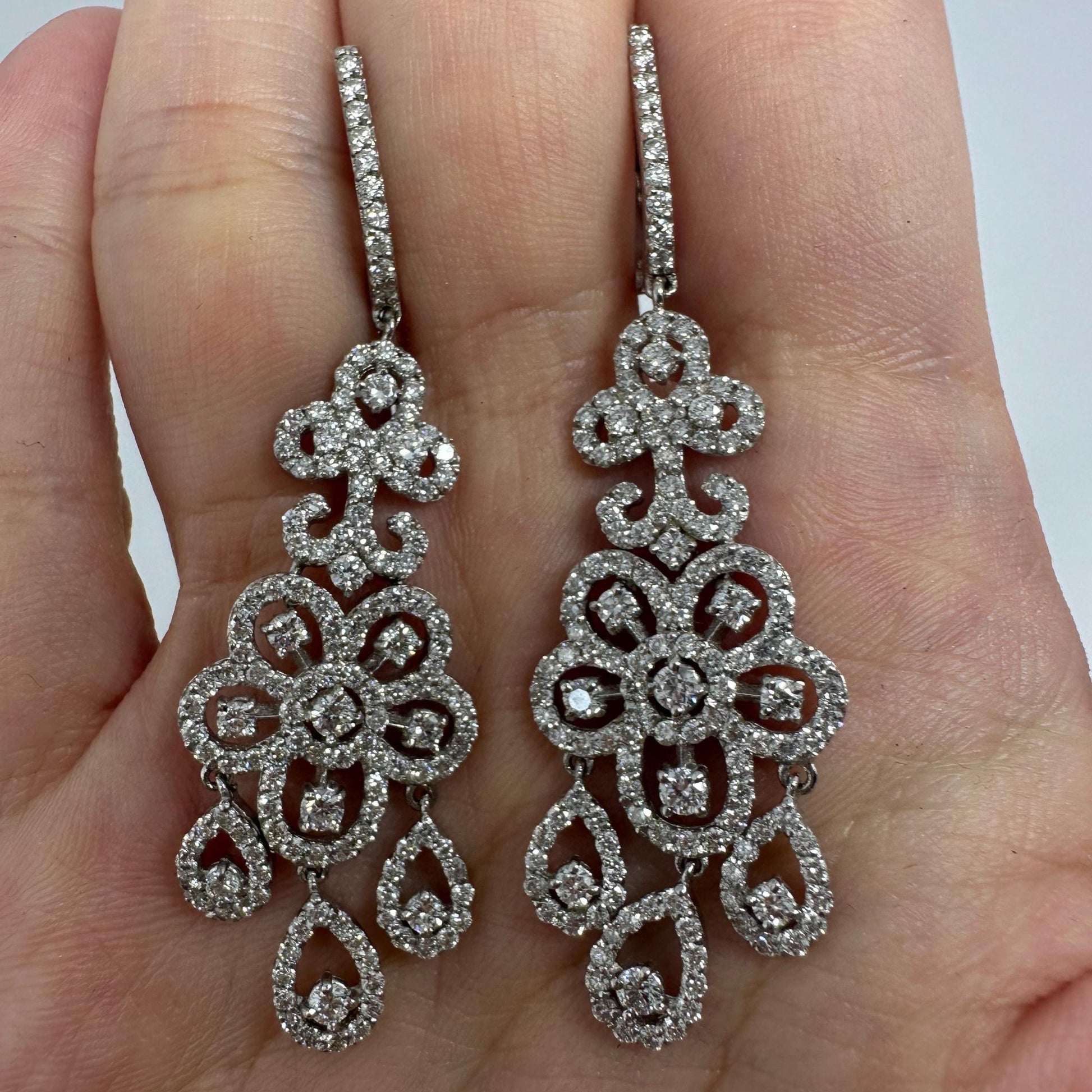 18K White Gold Diamond Drop Earrings