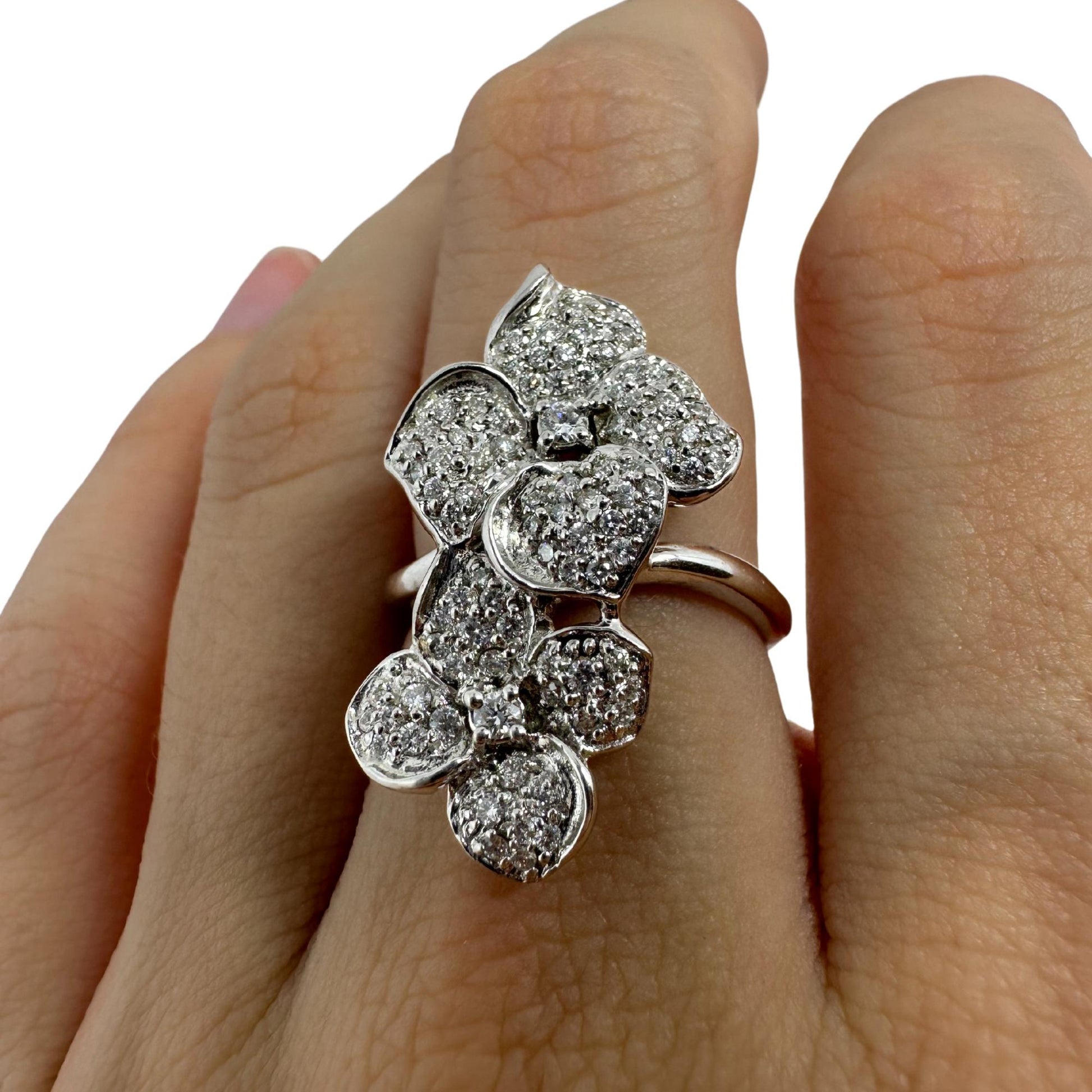 18K White Gold Diamond Flower Cocktail Ring
