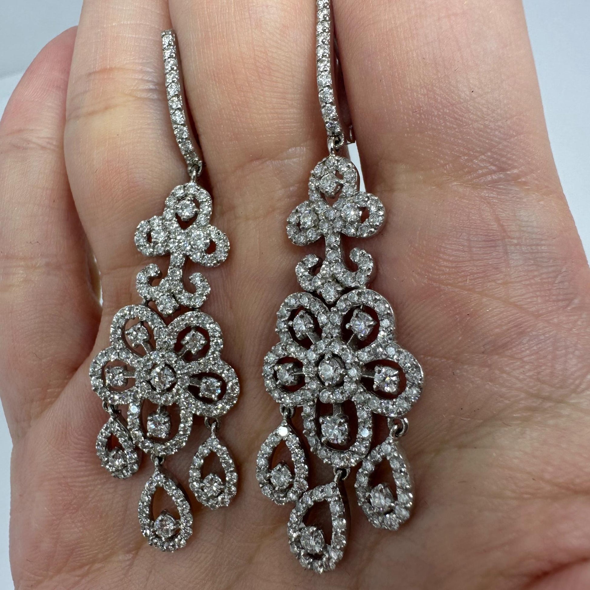18K White Gold Diamond Drop Earrings