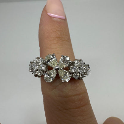18k White Gold Pear Cut Diamond Ring