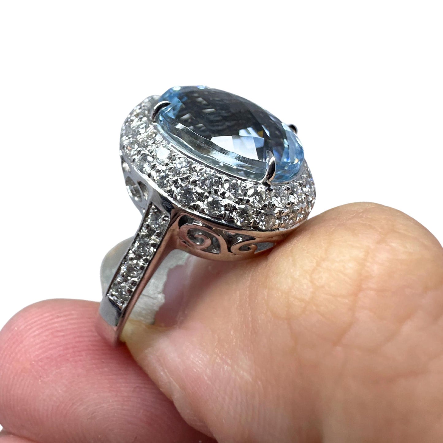 18k Diamond and Aquamarine Ring