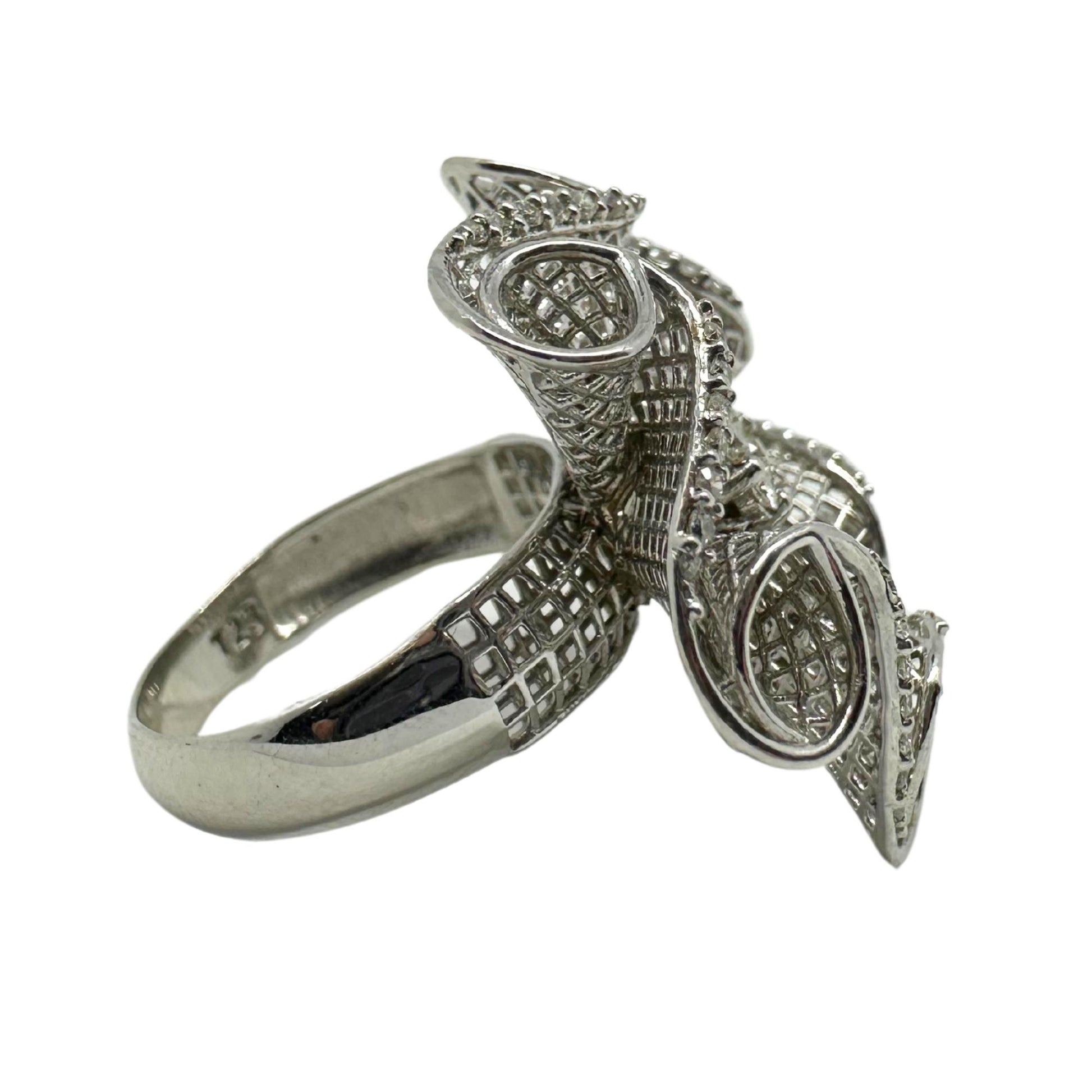 18K White Gold Diamond Flower Cocktail Ring